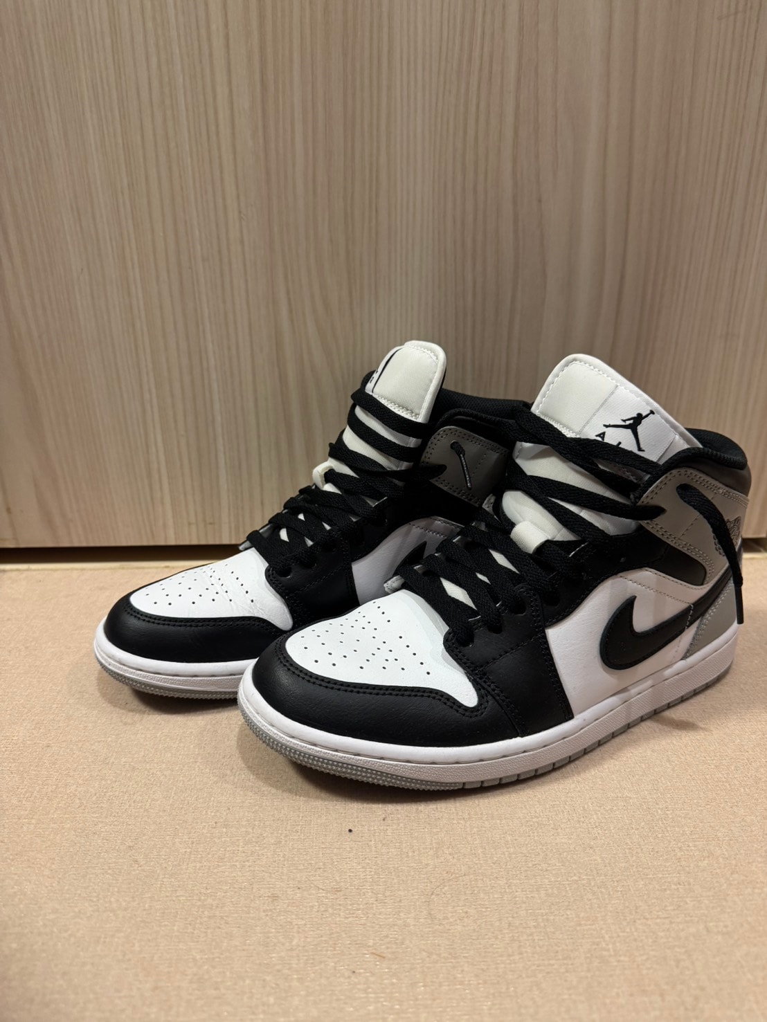 Nike Air Jordan 1 Mid "Barons"