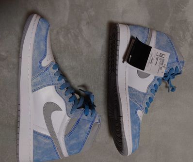 Nike Air Jordan 1 High OG "Hyper Royal"