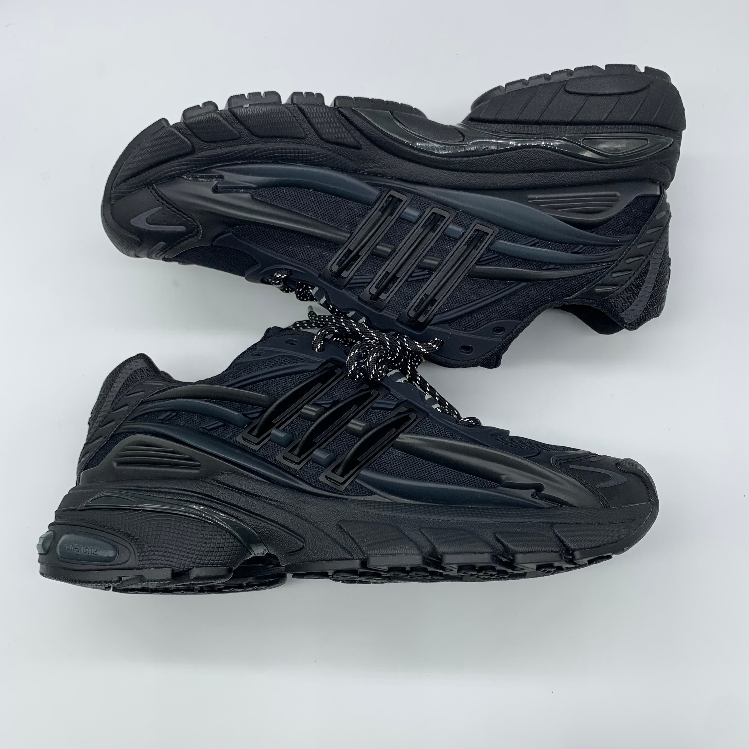 Pharrell Williams × adidas Jellyfish "Carbon/Core Black"