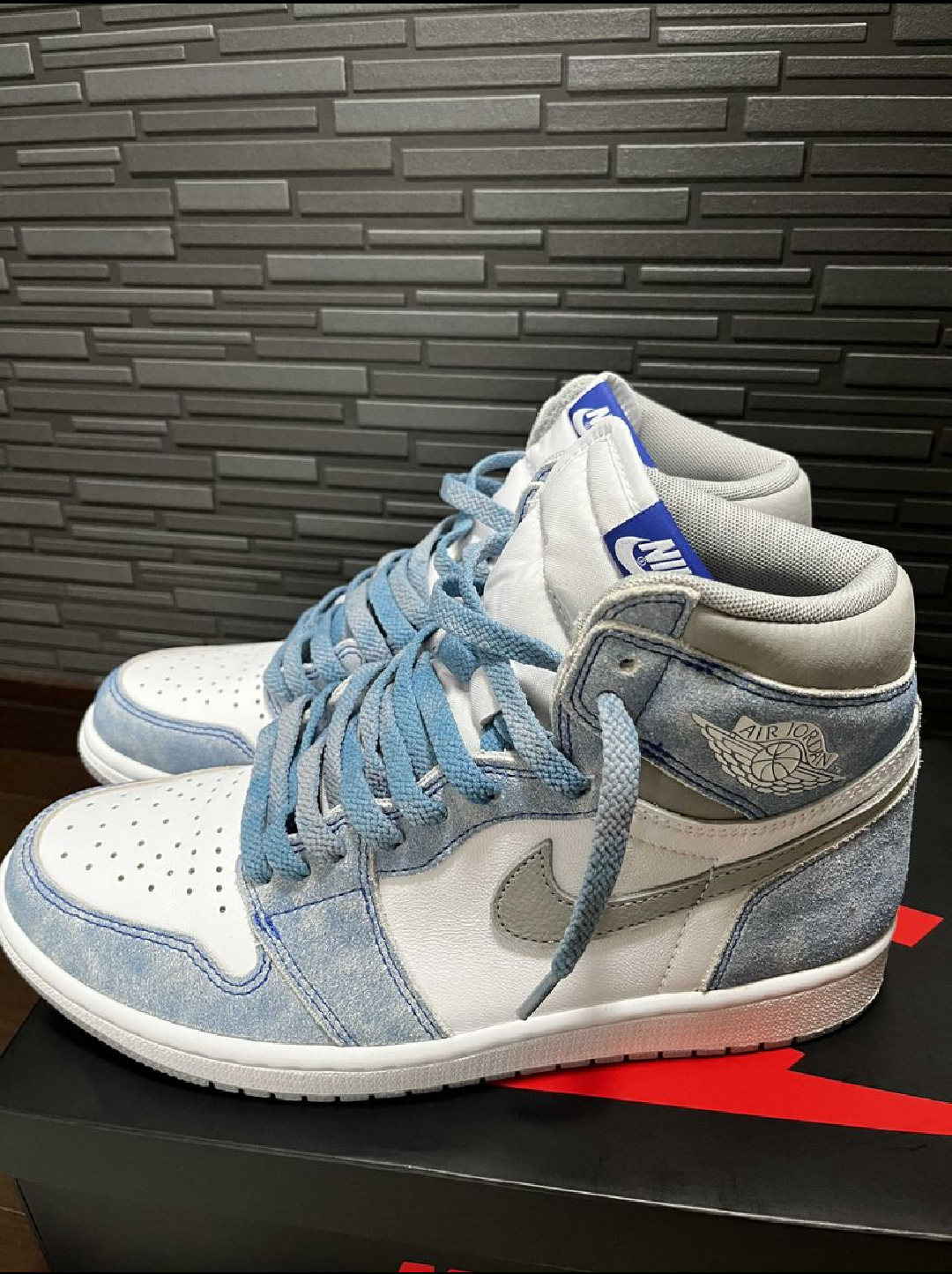 Nike Air Jordan 1 High OG "Hyper Royal"