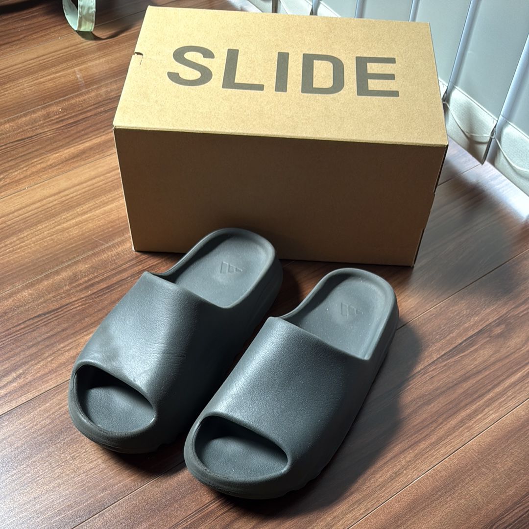 adidas イージースライド 8/25・8/28発売｜adidas YEEZY Slide 