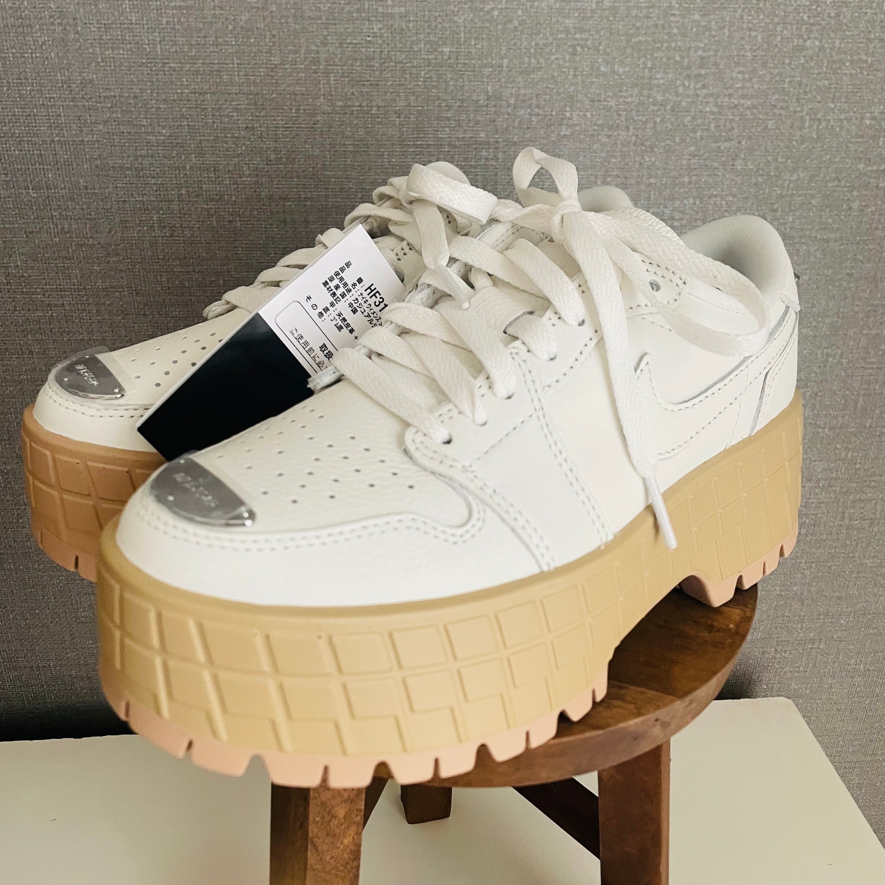 ナイキ ウィメンズ エアジョーダン1 ブルックリン ロー "ライトマダールート"