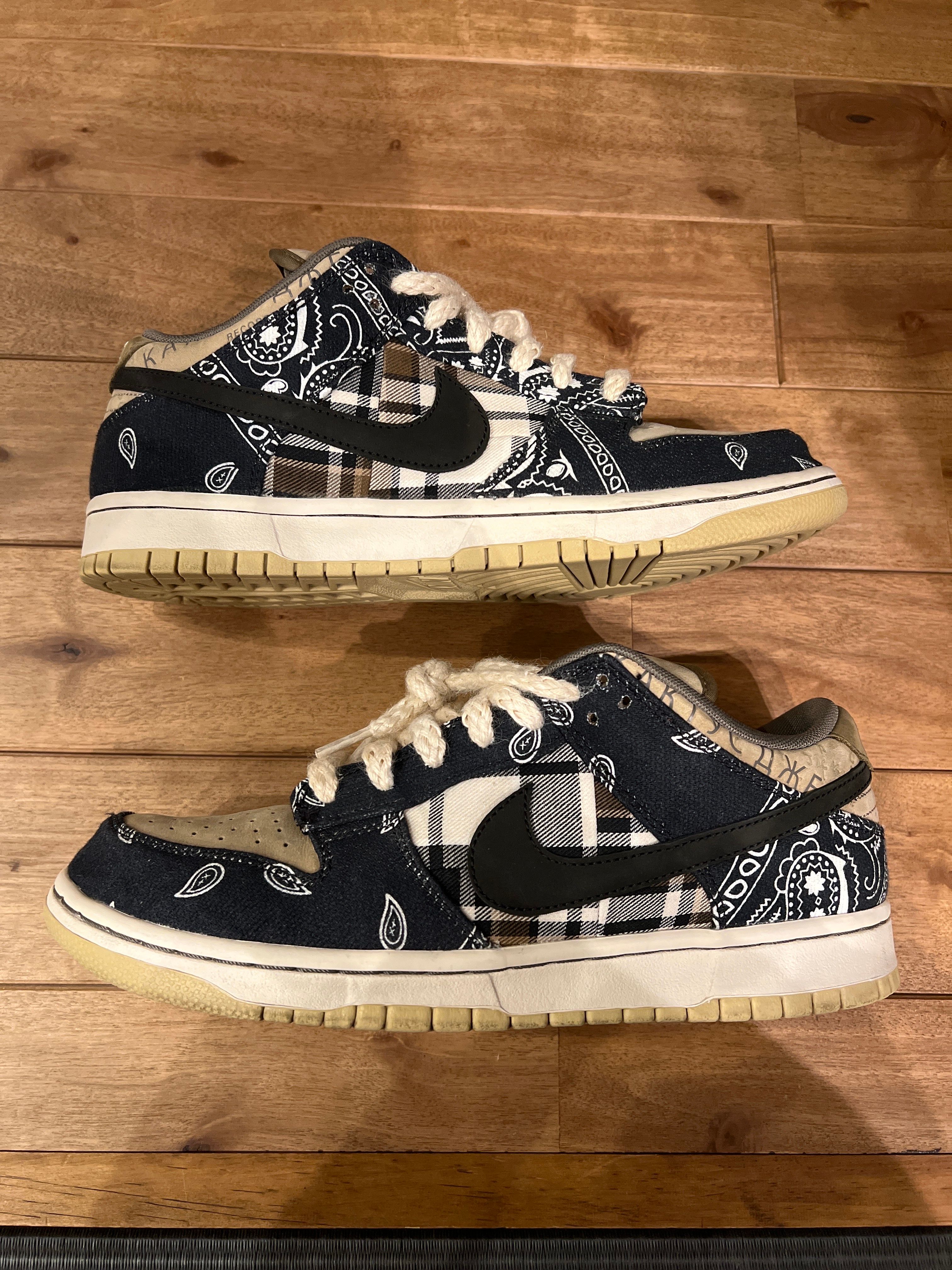 Travis Scott × Nike SB Dunk Low "Black/Parachute Beige"