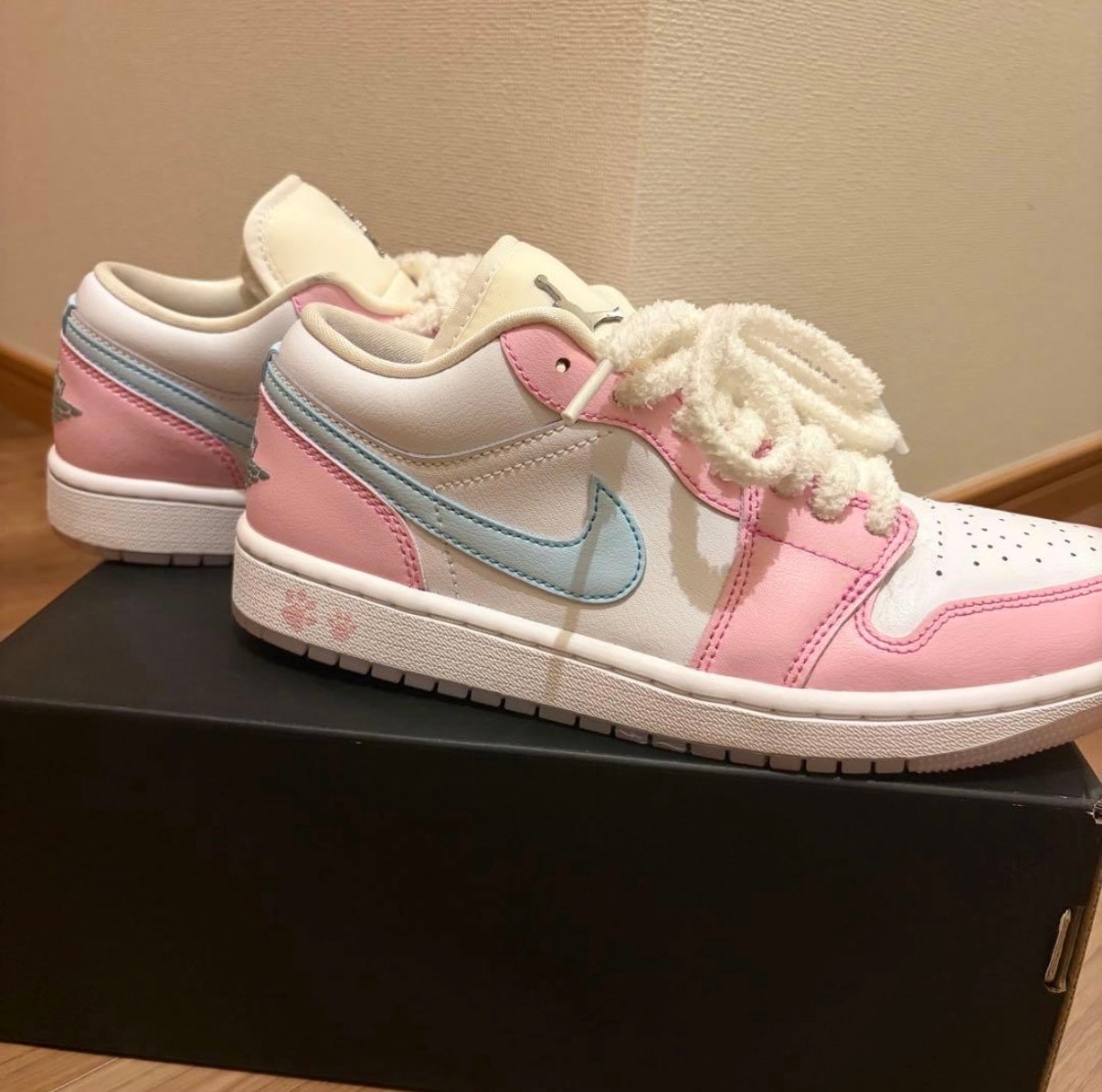 ナイキ エアジョーダン1 ロー "パウプリント"