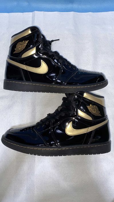 Nike Air Jordan 1 High OG "Black-Metalic Gold"
