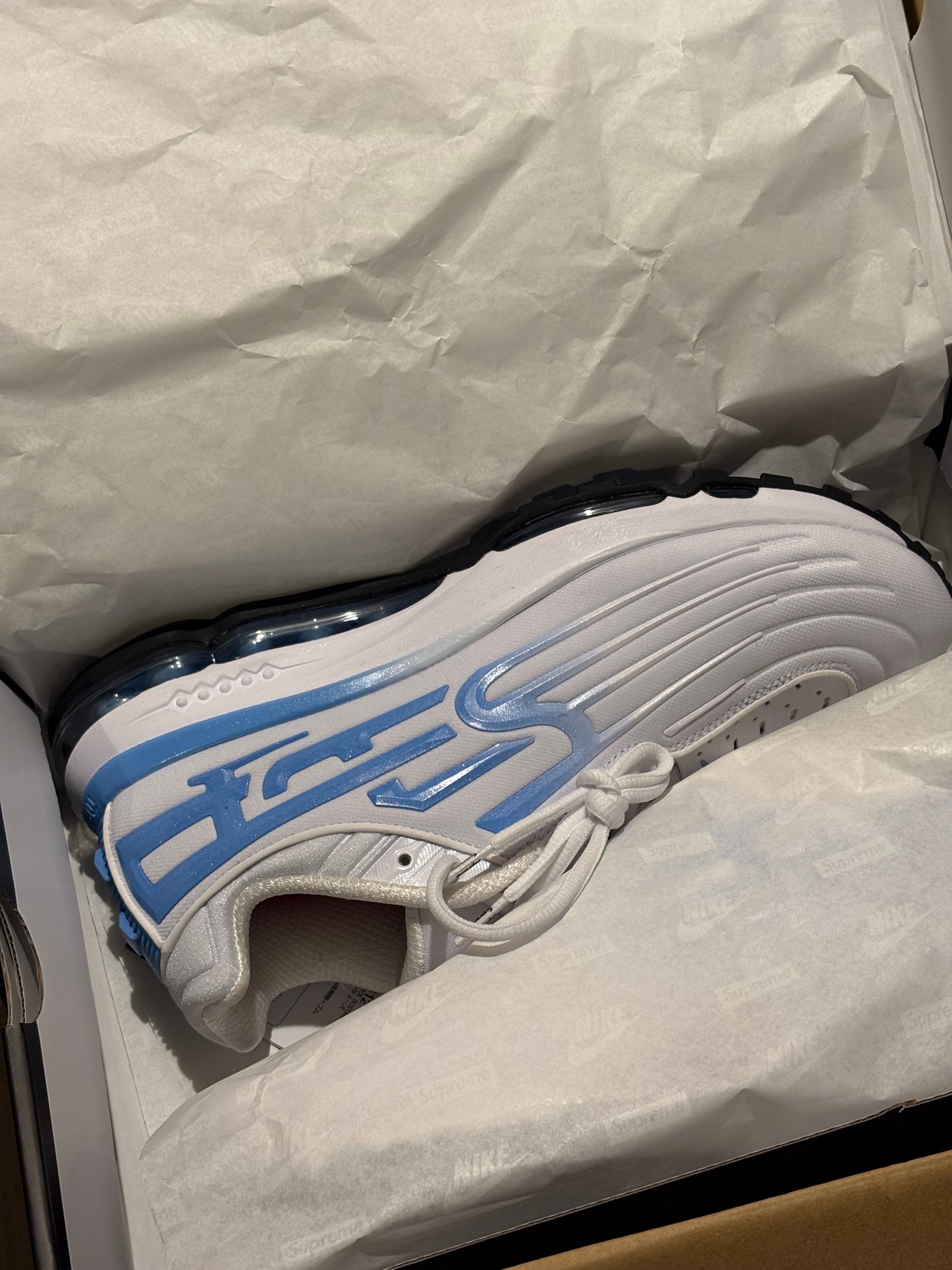 Supreme × Nike Air Max 2001 Air Ecstasy "White" (26FW Week2)