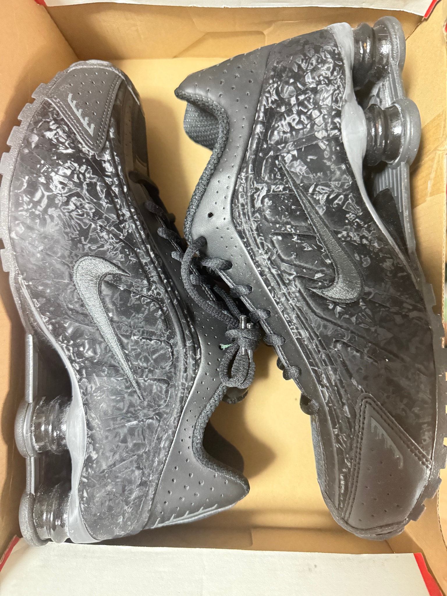 Nike Women's Shox R4 "Black Floral/Dark Smoke Grey"