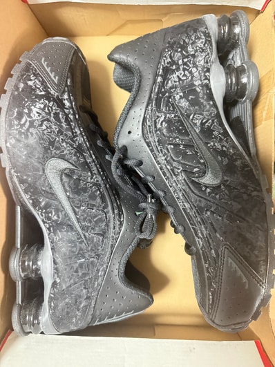 Nike Women's Shox R4 "Black Floral/Dark Smoke Grey"