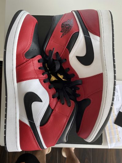 Nike Air Jordan 1 Mid "Chicago Black Toe"