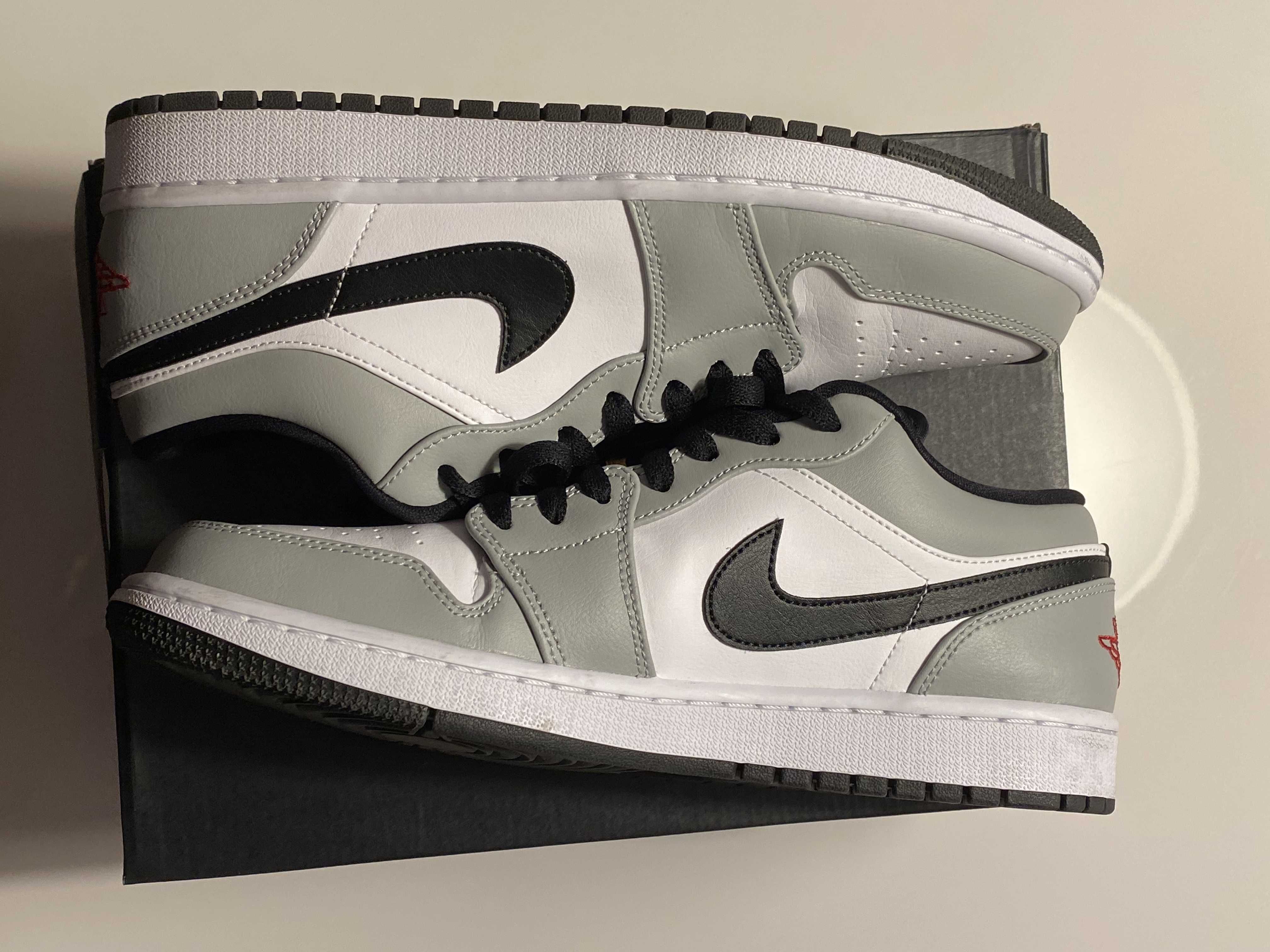 NIKE AIR JORDAN 1 LOW "LIGHT SMOKE GREY"