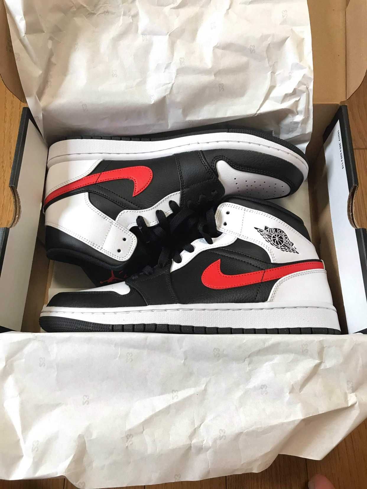 NIKE AIR JORDAN 1 MID "BLACK/CHILE RED/WHITE"