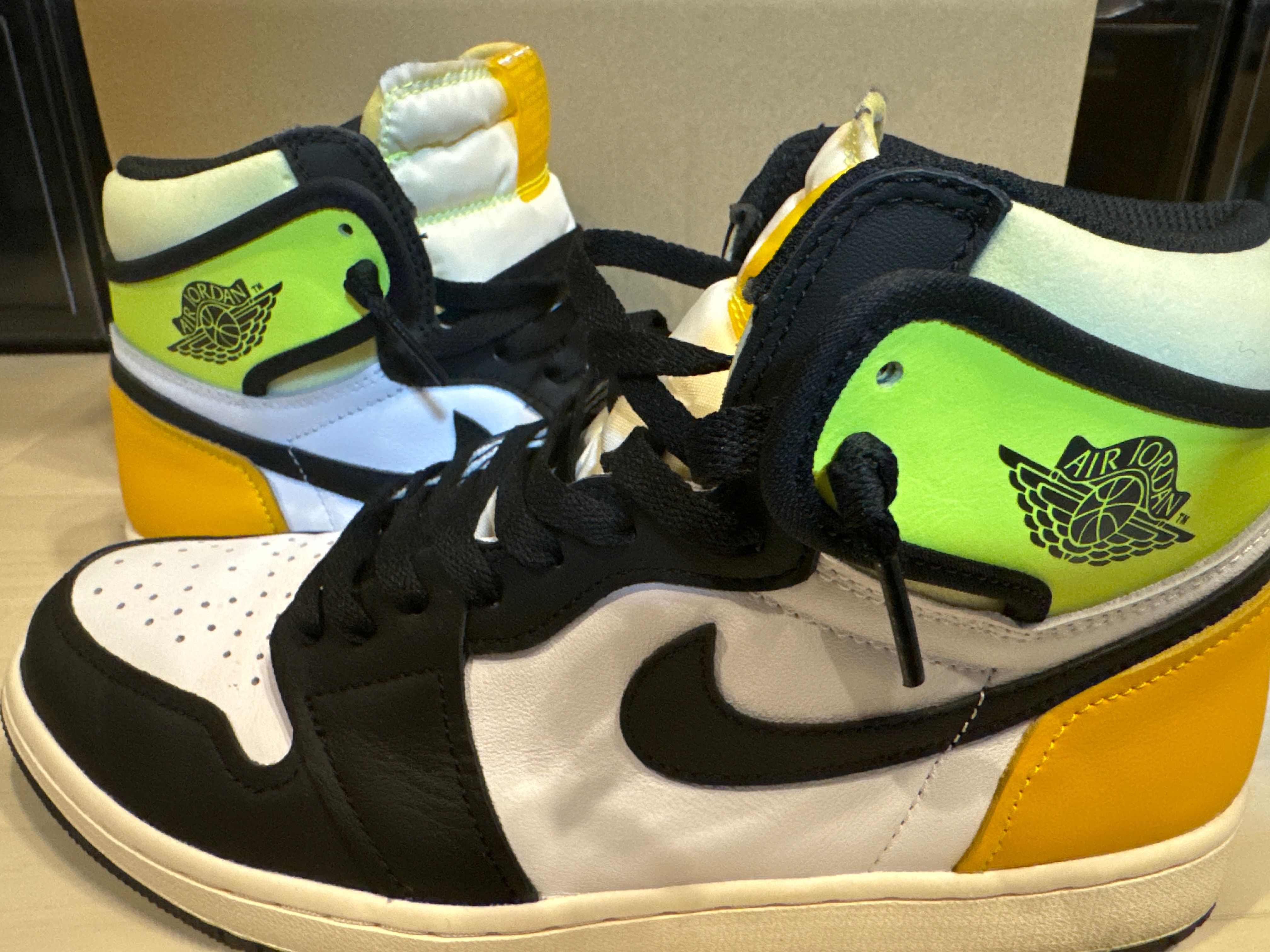 Nike Air Jordan 1 High OG "Volt Gold"