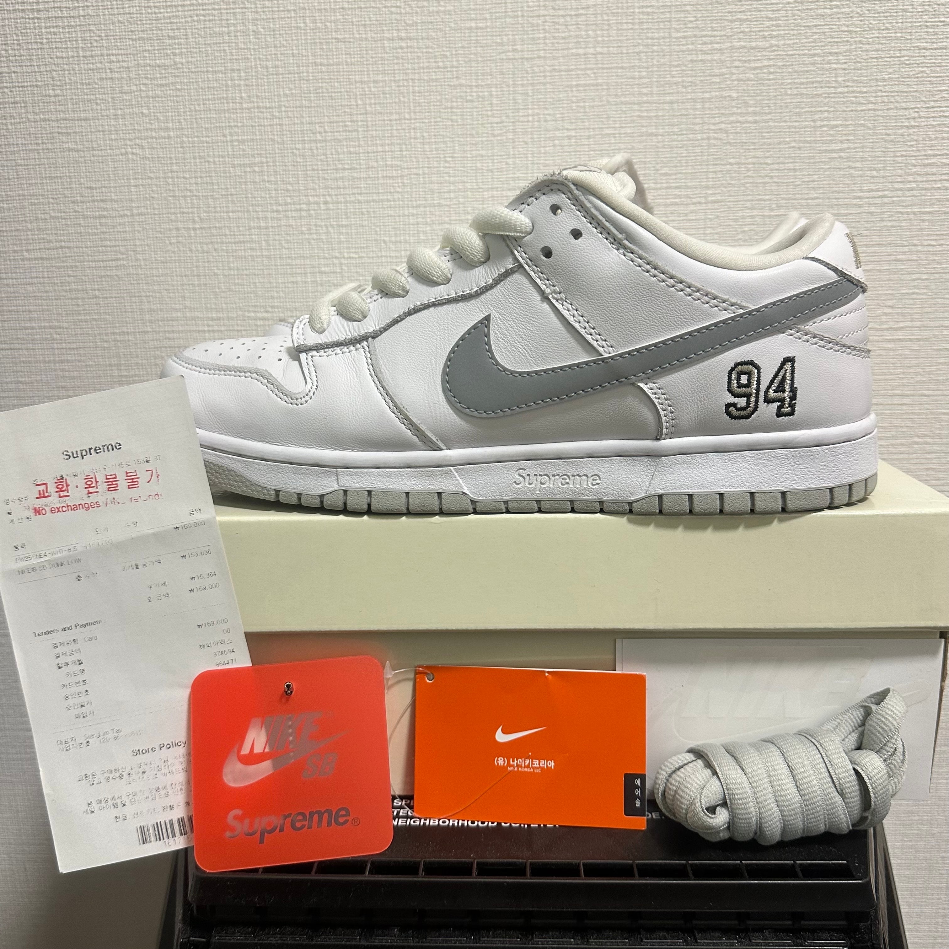 Supreme × Nike SB Dunk Low "White/Metallic Silver" (25FW Week2)