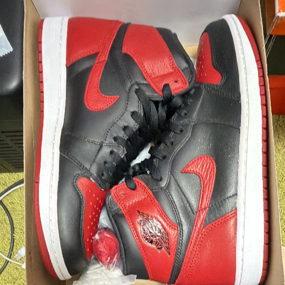 Nike Air Jordan 1 Retro High OG "Bred/Banned" (2016)