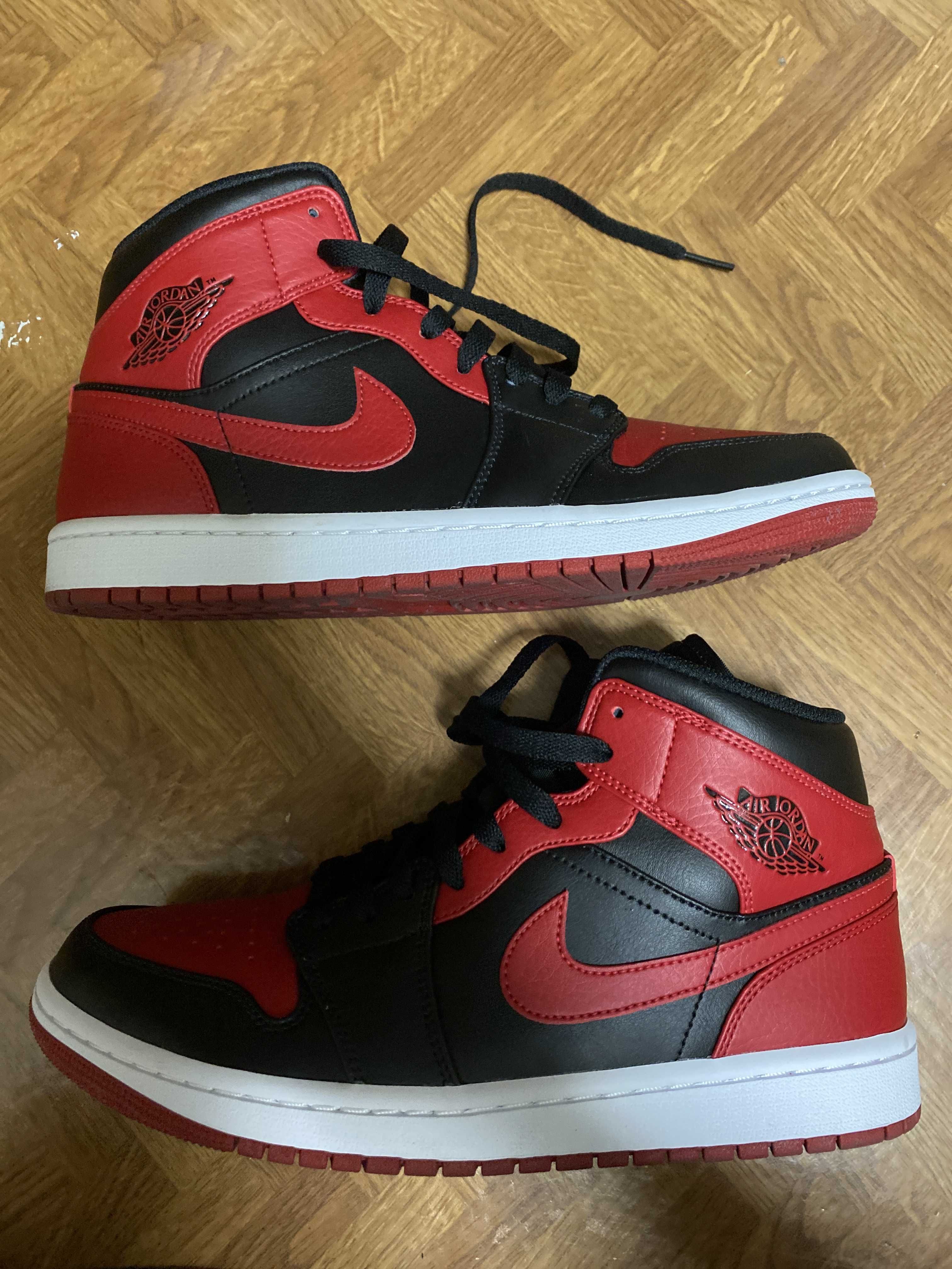Nike Air Jordan 1 Mid "Bred"