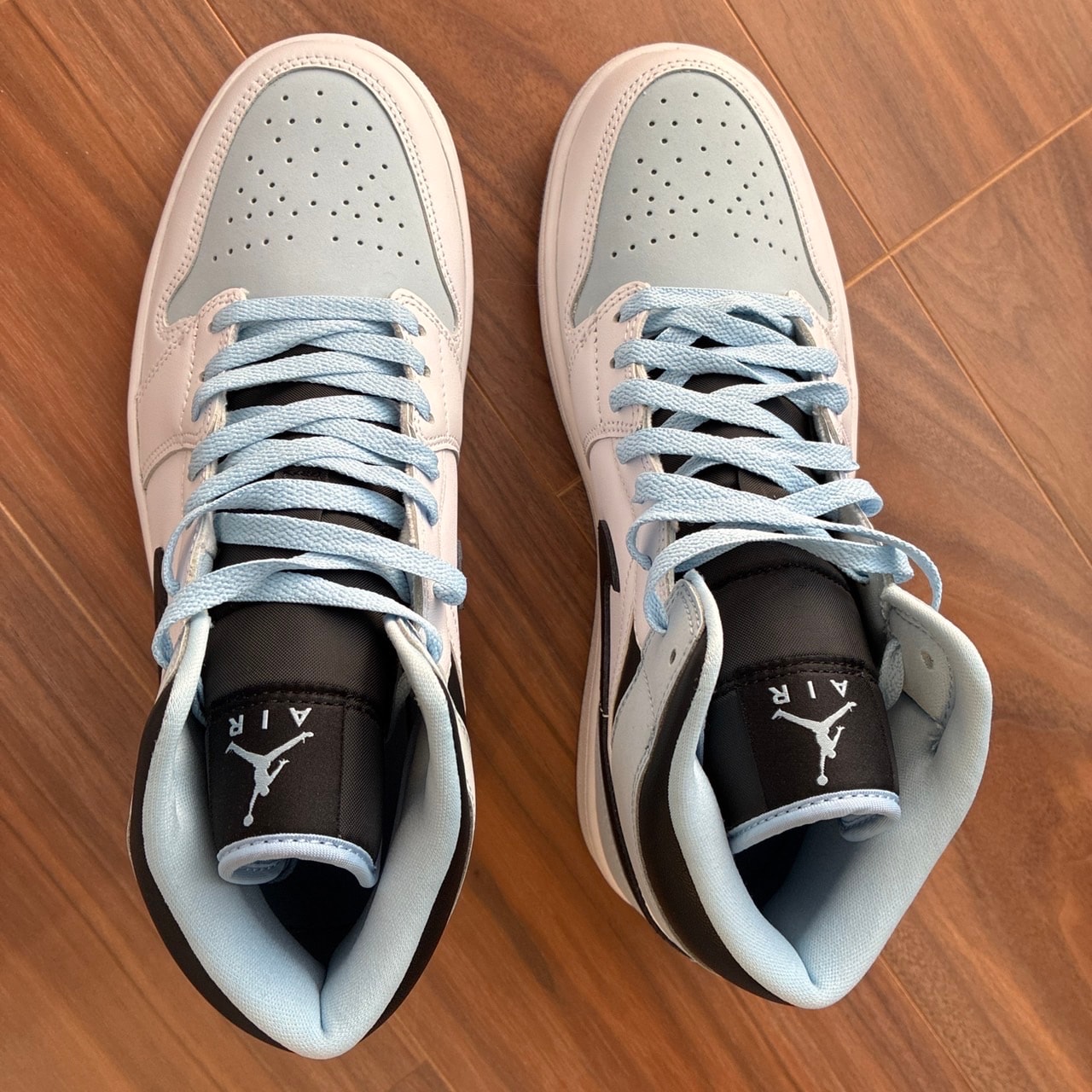 Nike Air Jordan 1 Mid "Ice Blue Nubuck"