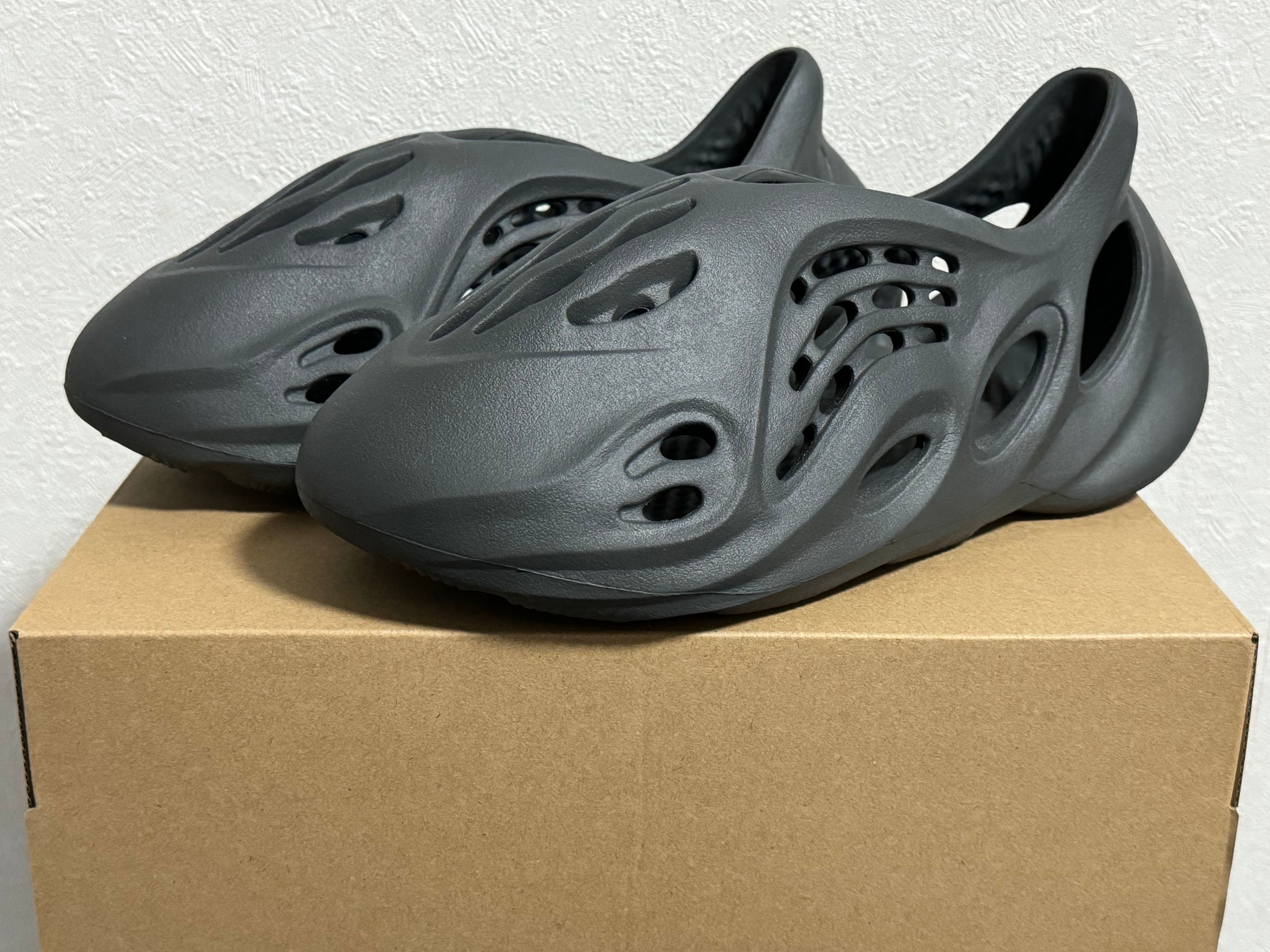 adidas YEEZY Foam Runner "Carbon"