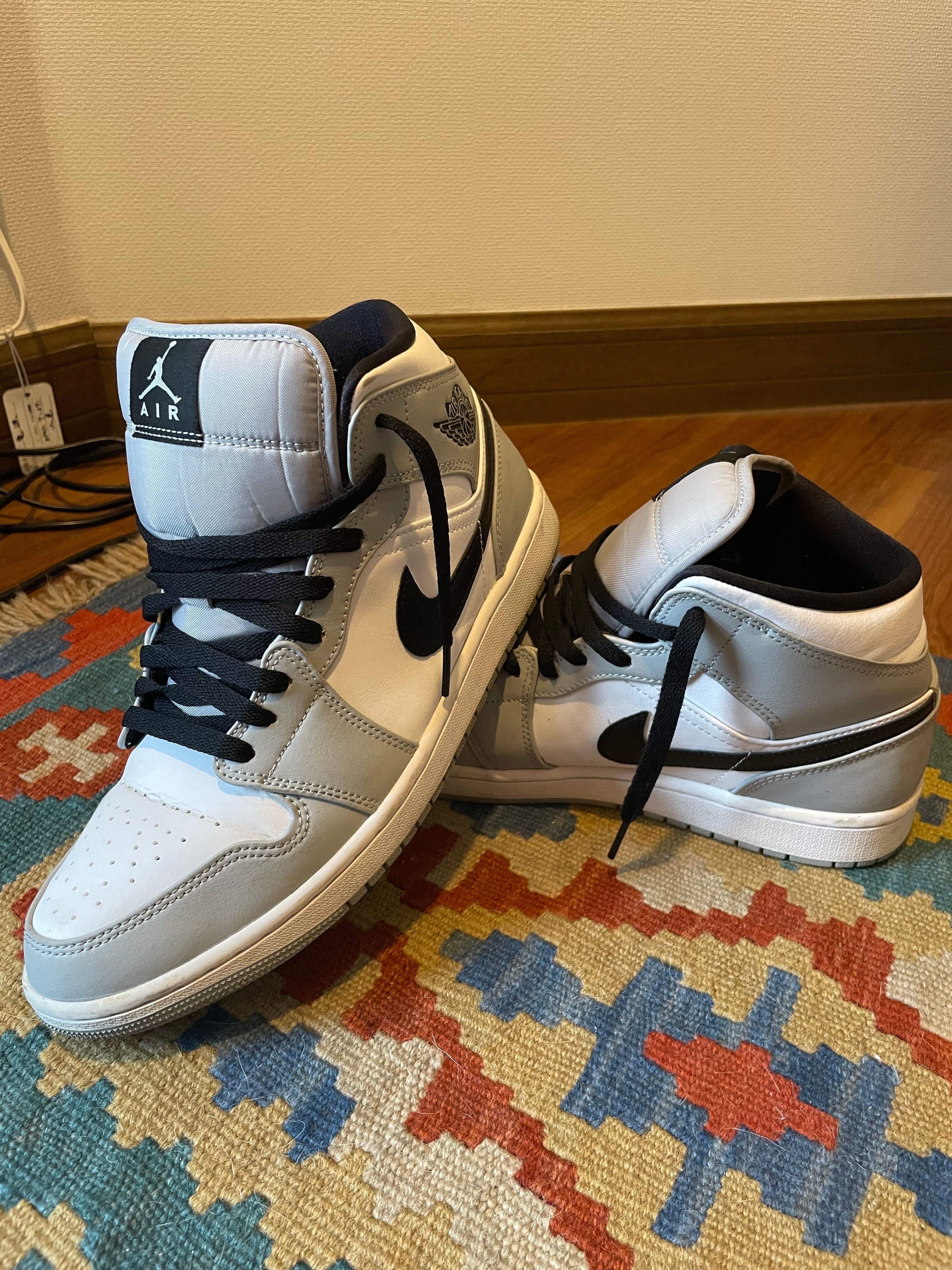 Nike Air Jordan 1 Mid "Light Smoke Grey/White/Black"