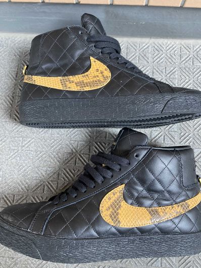 Supreme × Nike SB Blazer Mid "Black"