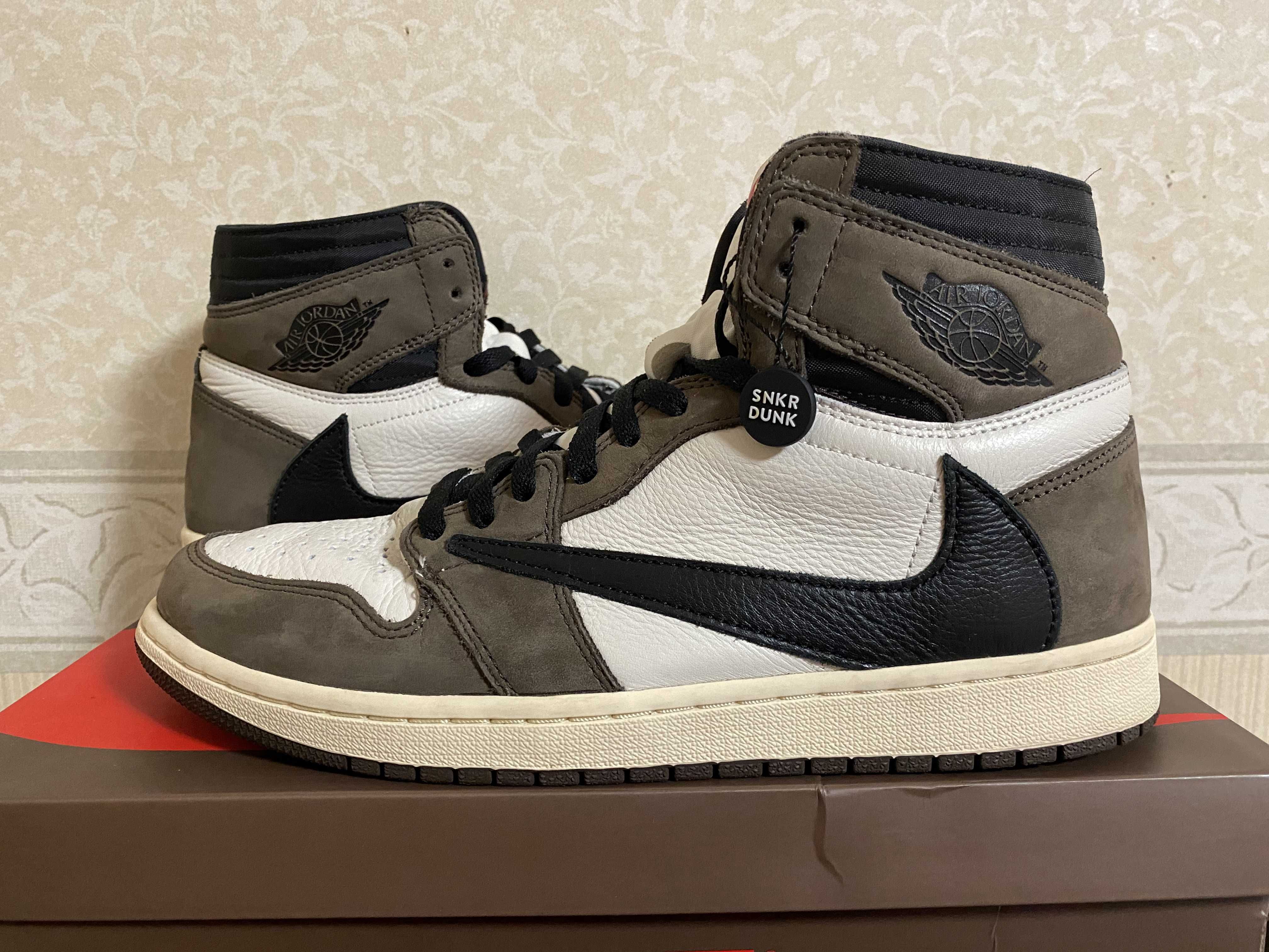 Travis Scott × Nike Air Jordan 1 Retro High OG TS SP "Sail/Dark Mocha"