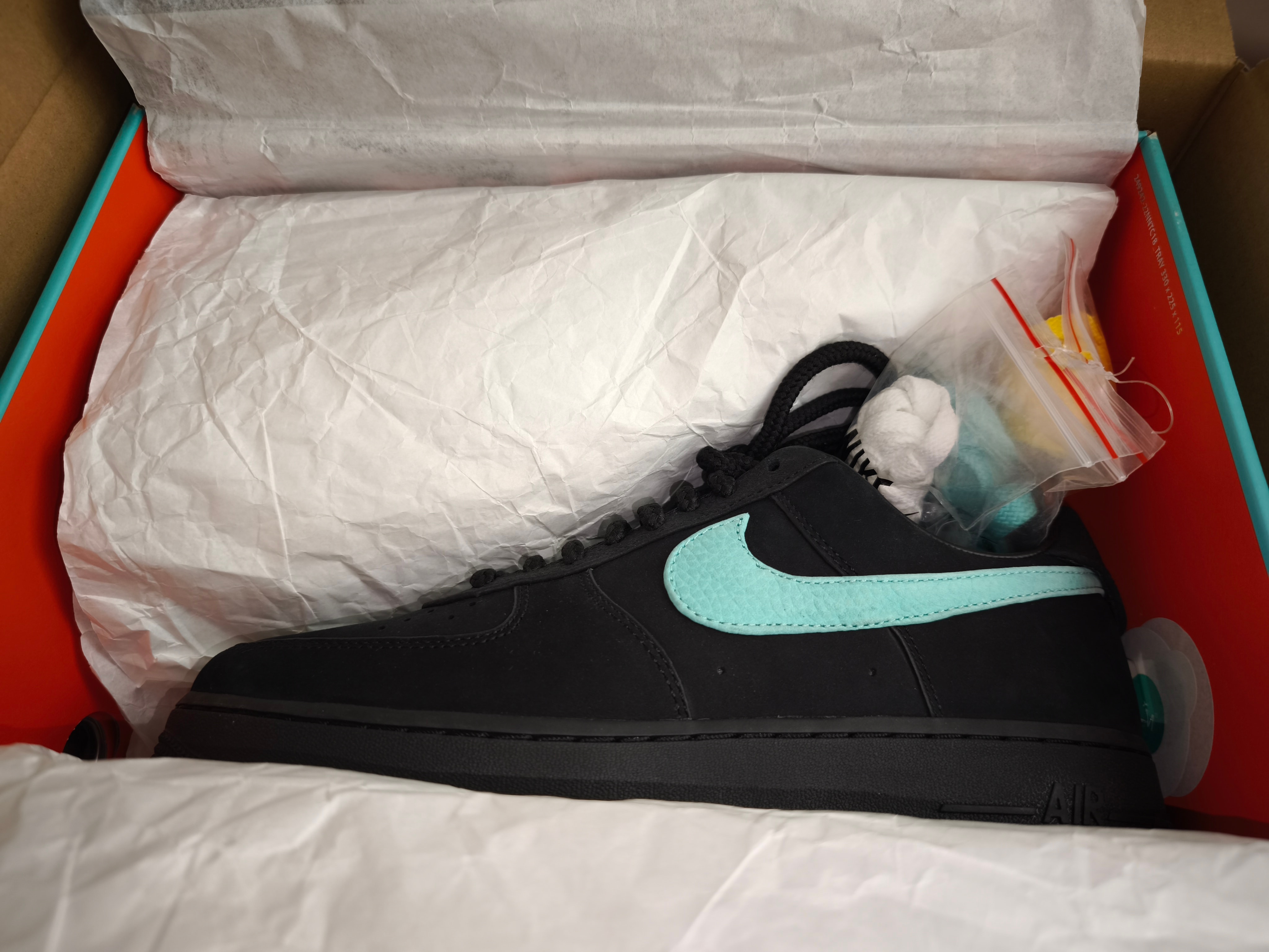 ティファニー × ナイキ エアフォース1 ロー "1837"