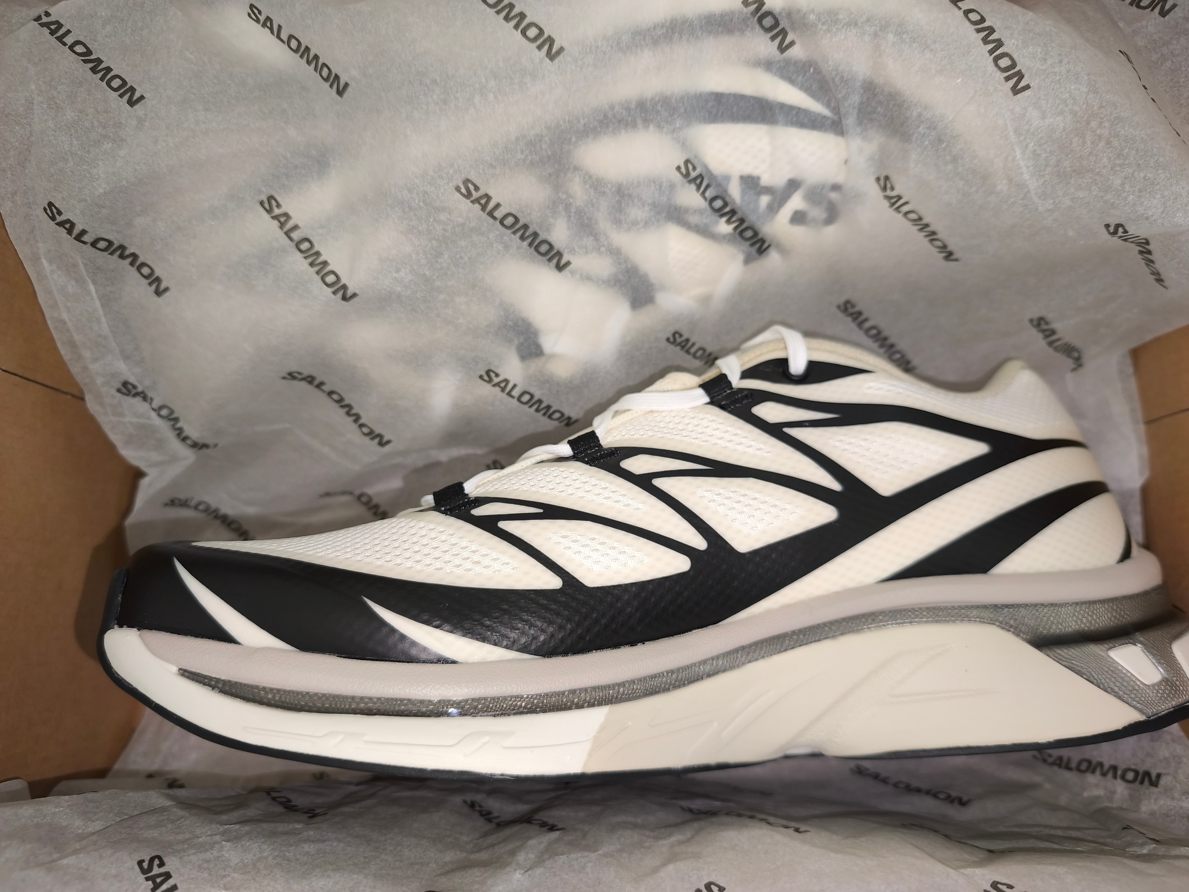 MM6メゾンマルジェラ × サロモン XT-MM6 "バニラアイス/ブラック"