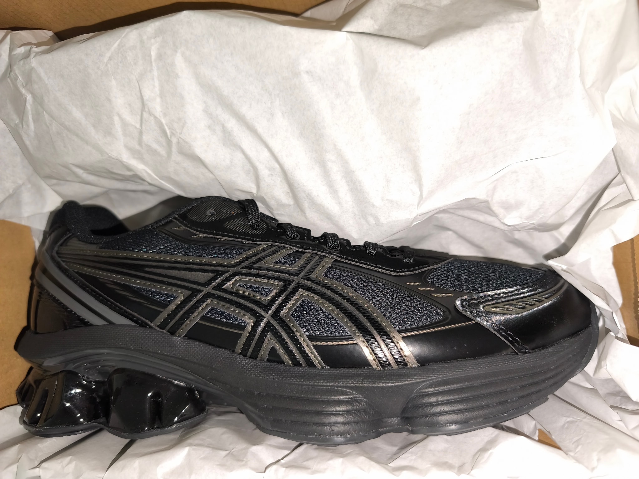Asics Gel-Kinetic Fluent "Black/Graphite Grey"