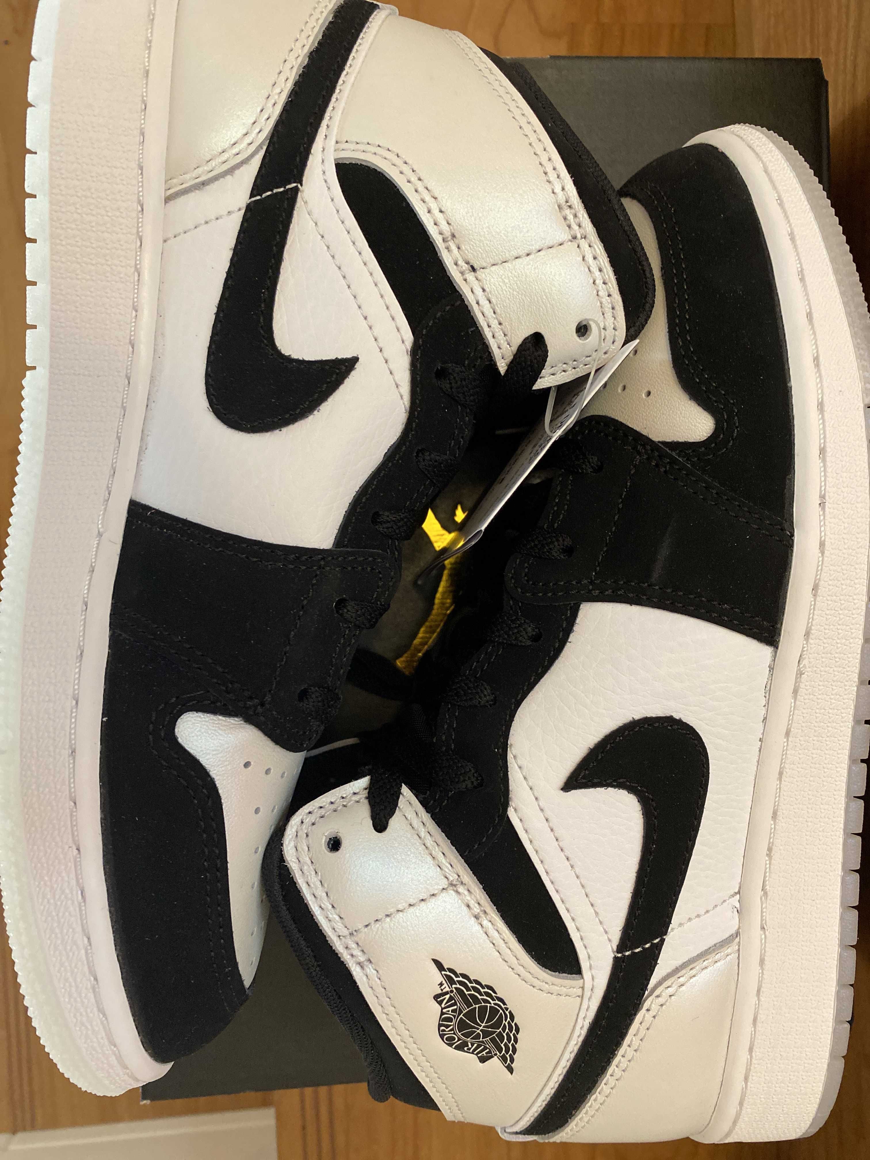Nike GS Air Jordan 1 Mid "Omega/Black/White"