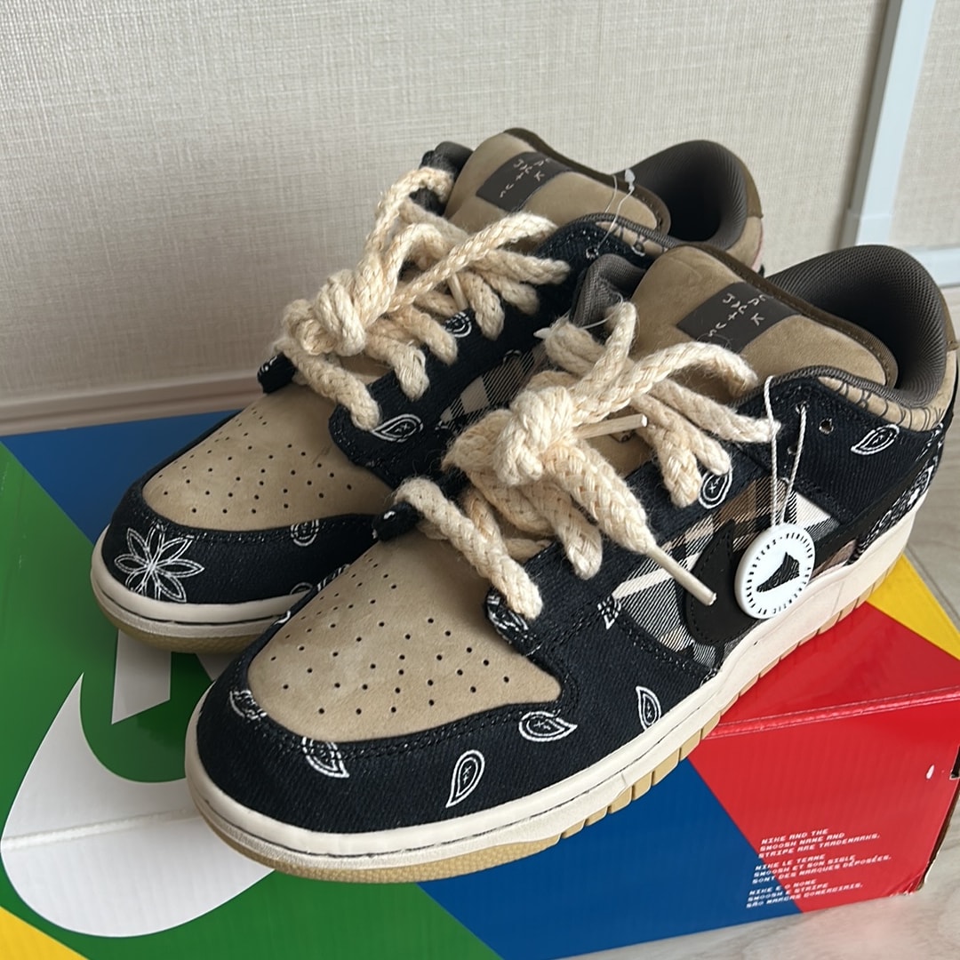 Travis Scott × Nike SB Dunk Low "Black/Parachute Beige"