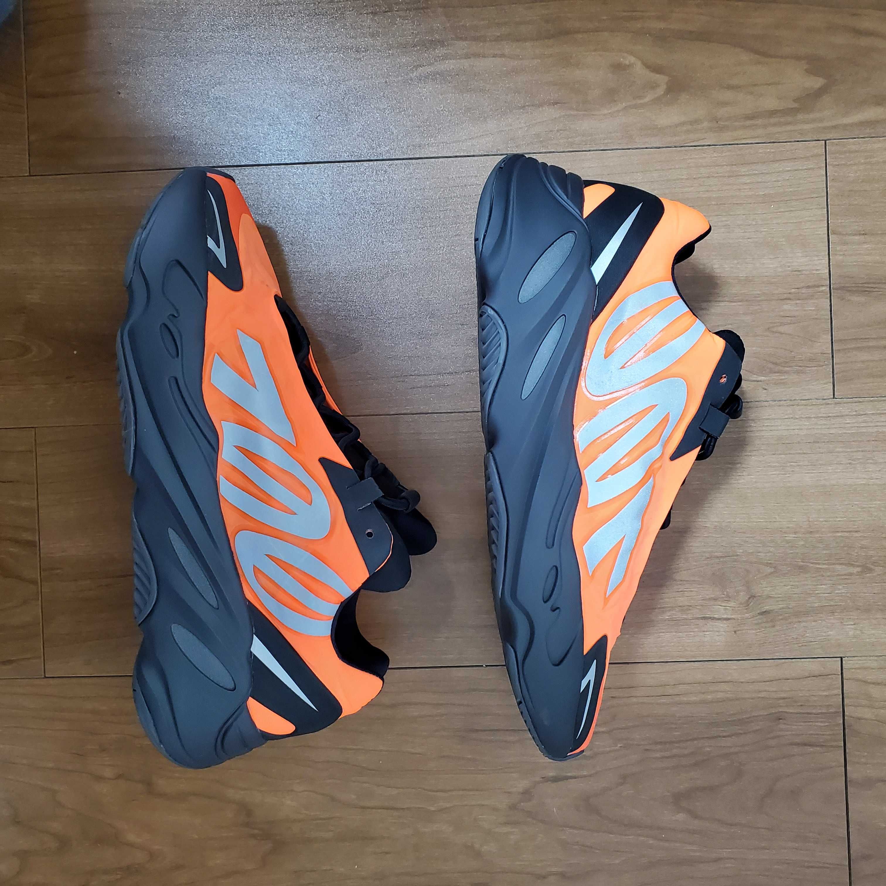 ADIDAS 700 MNVN "ORANGE"
