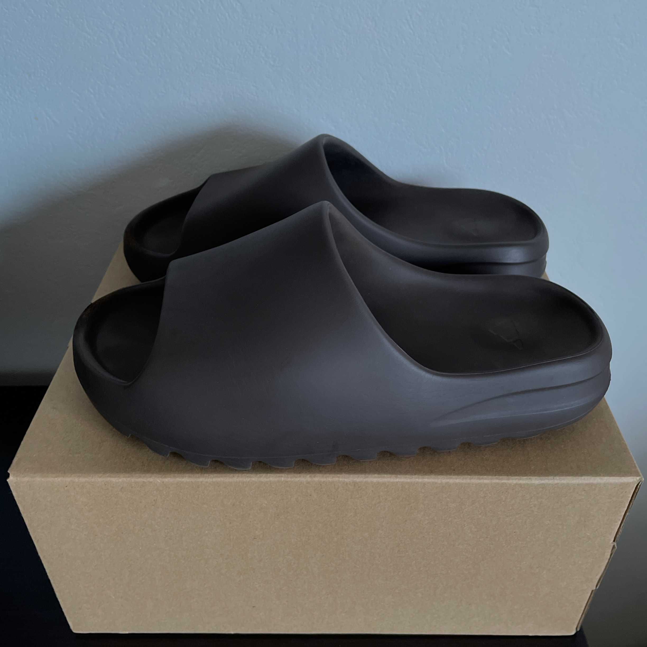 adidas YEEZY Slide "Soot"