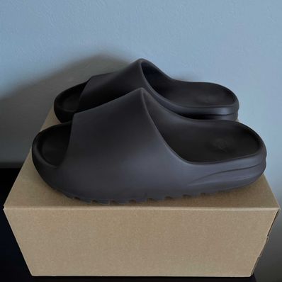 adidas YEEZY Slide "Soot"