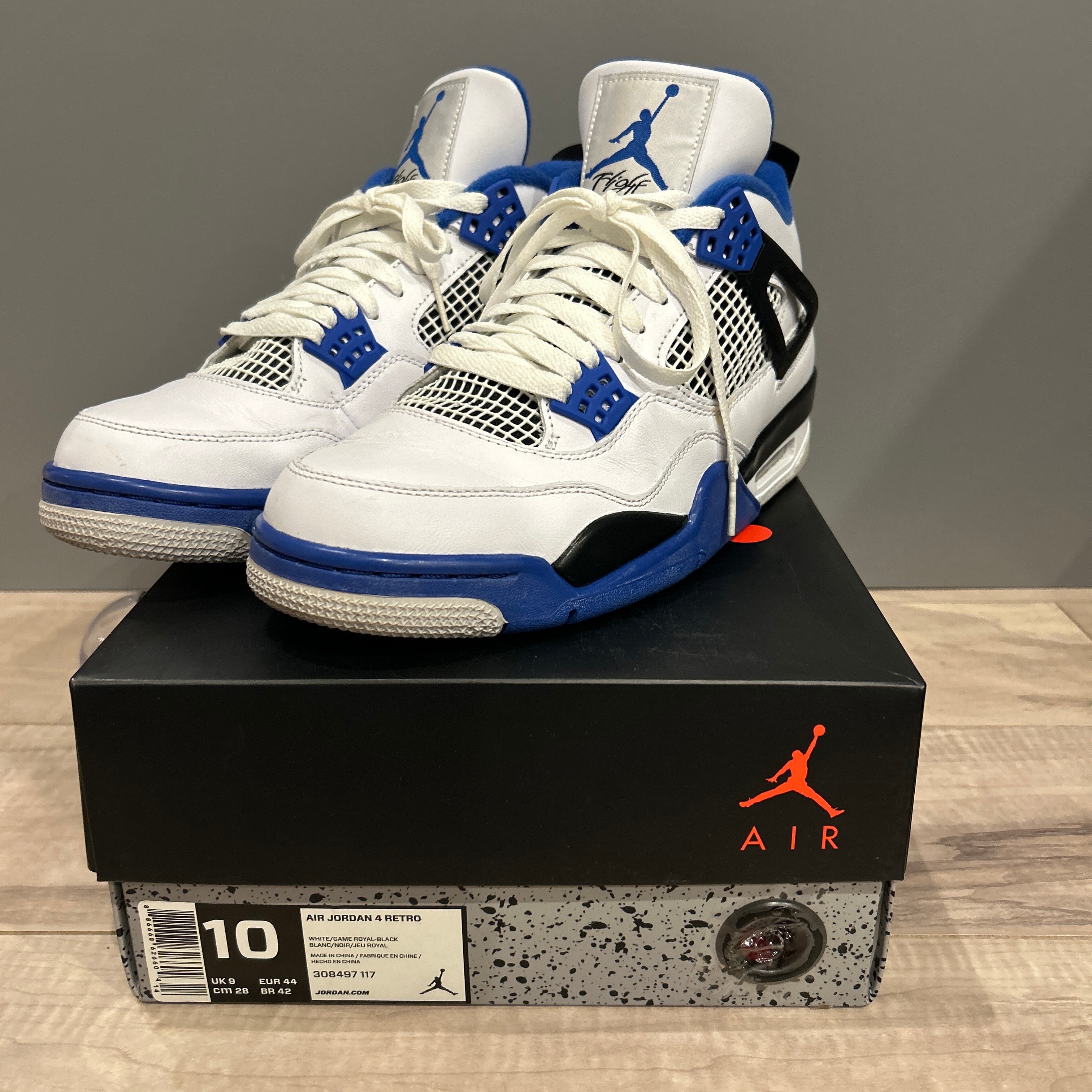 ナイキ エアジョーダン4 レトロ "モータースポーツ" (2017)