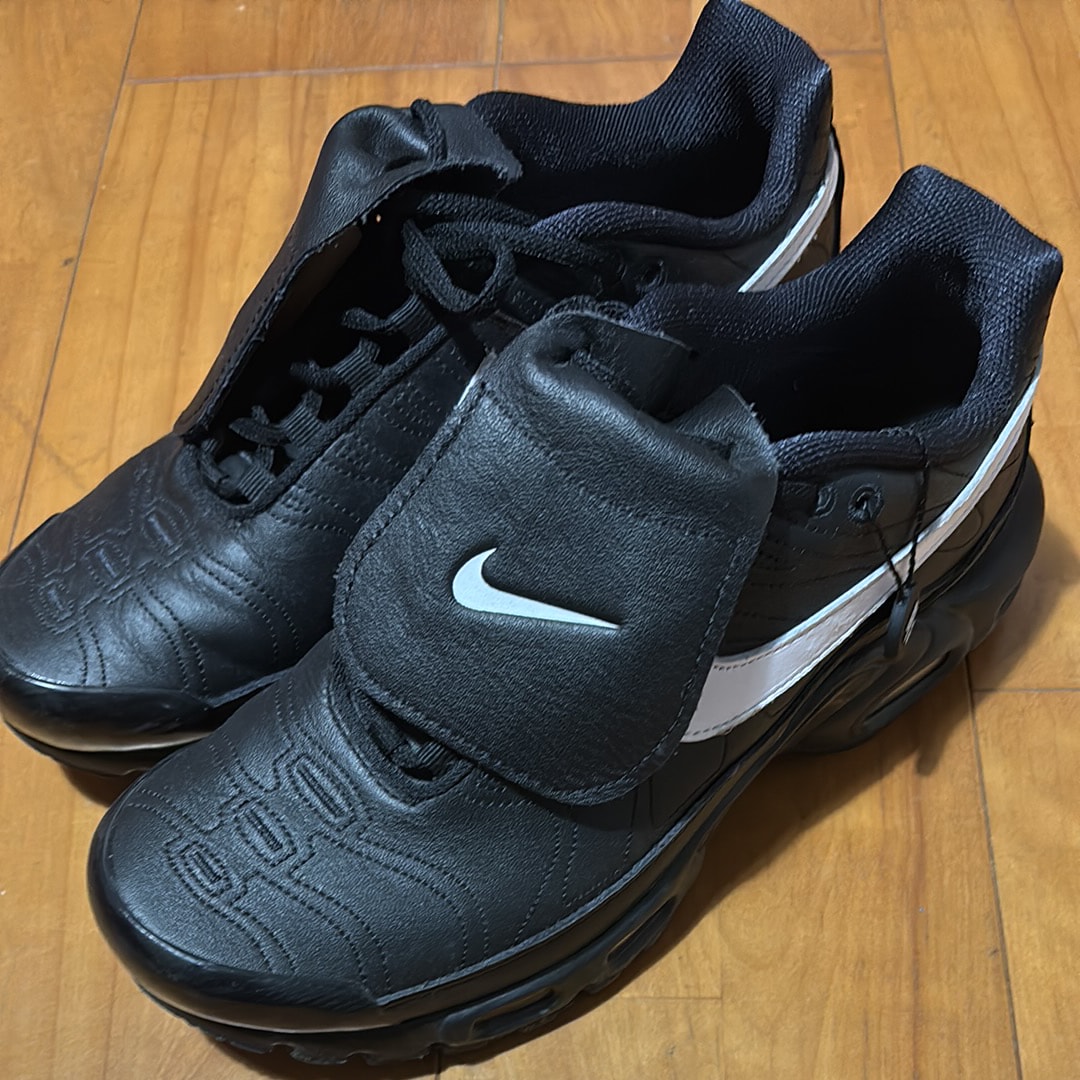 ナイキ ウィメンズ エアマックスプラス ティエンポ "ブラック"