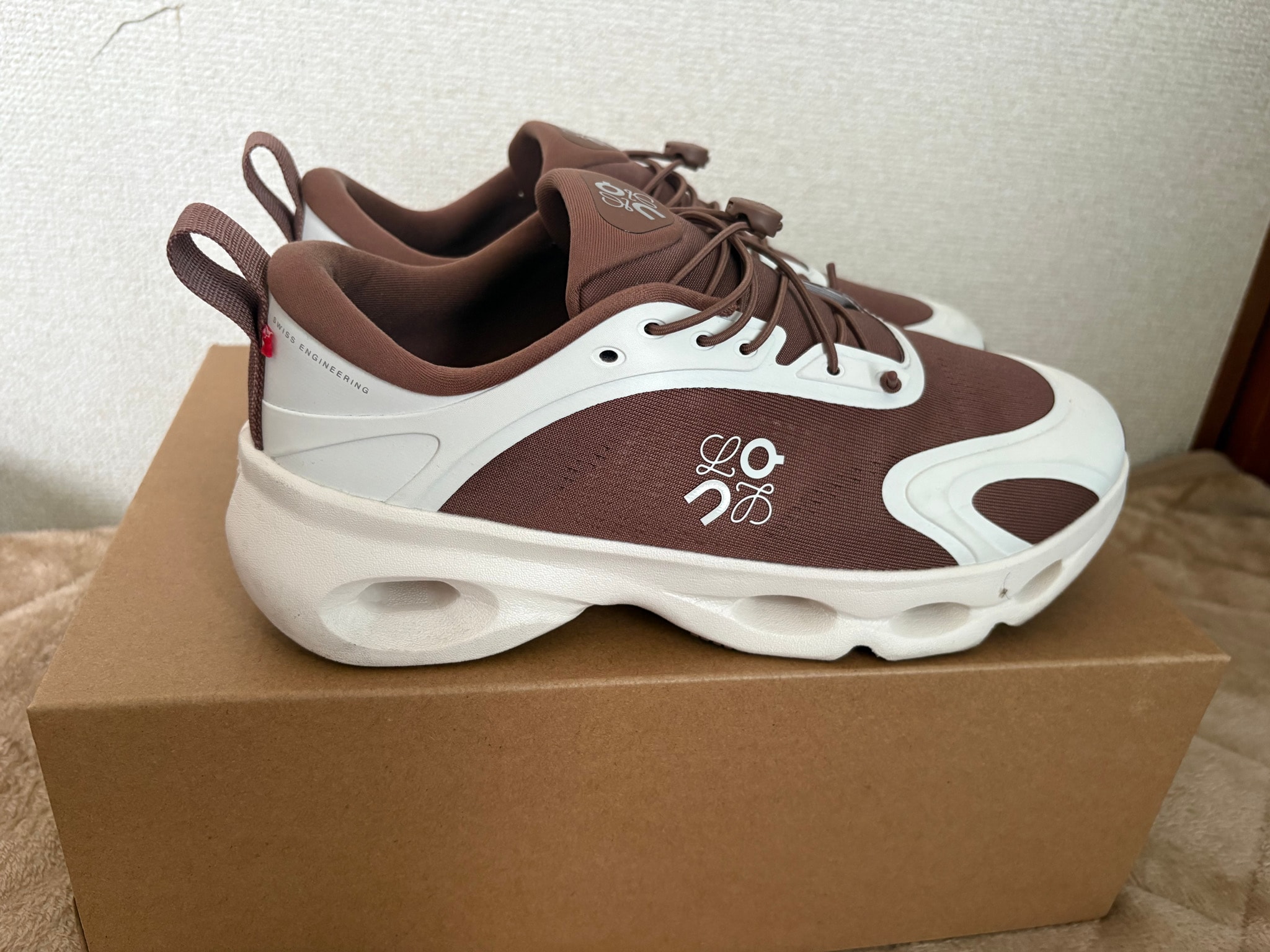 LOEWE × On Cloudsolo "Taupe/Eggshell"