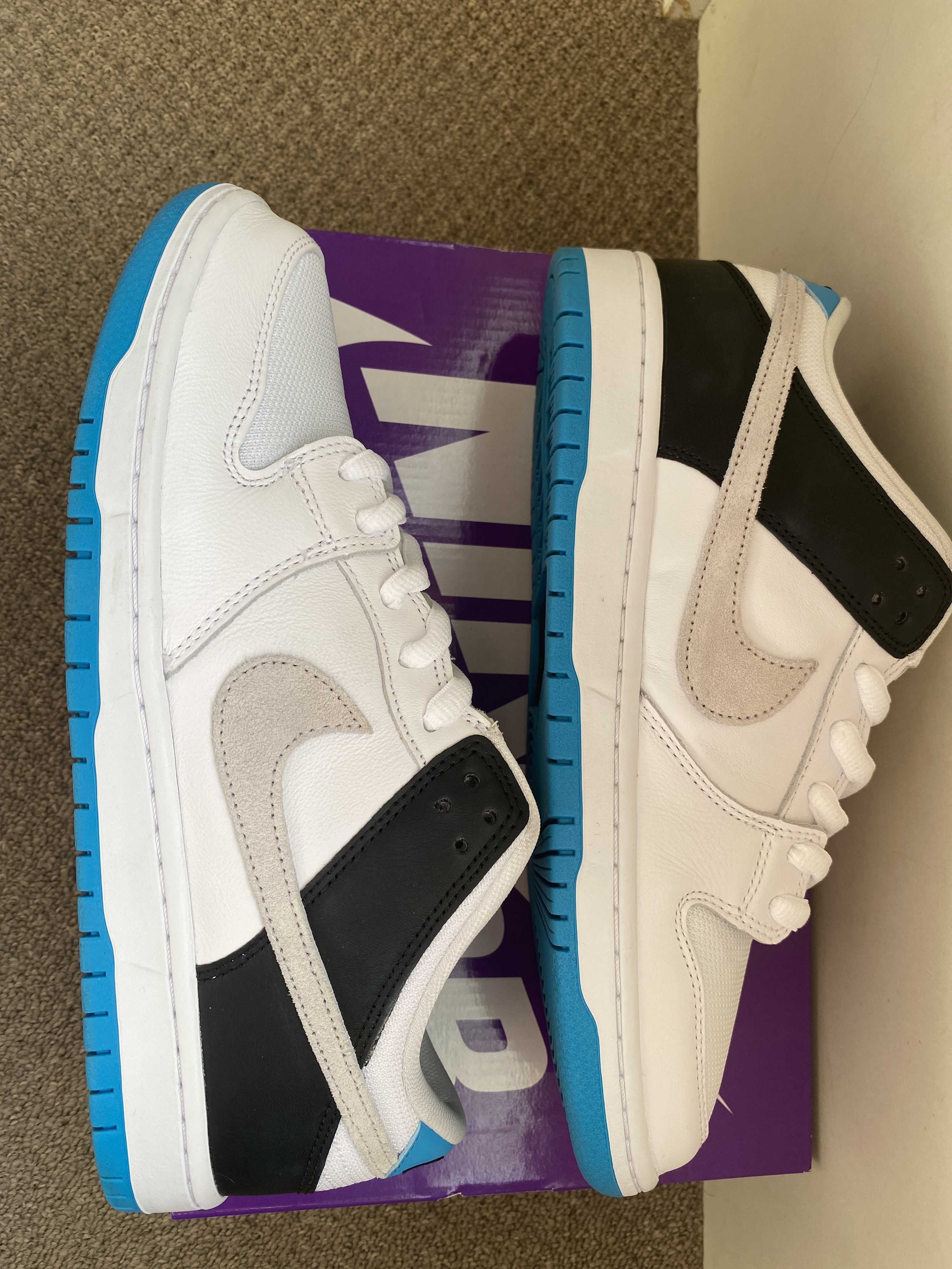 Nike SB Dunk Low "Laser Blue"