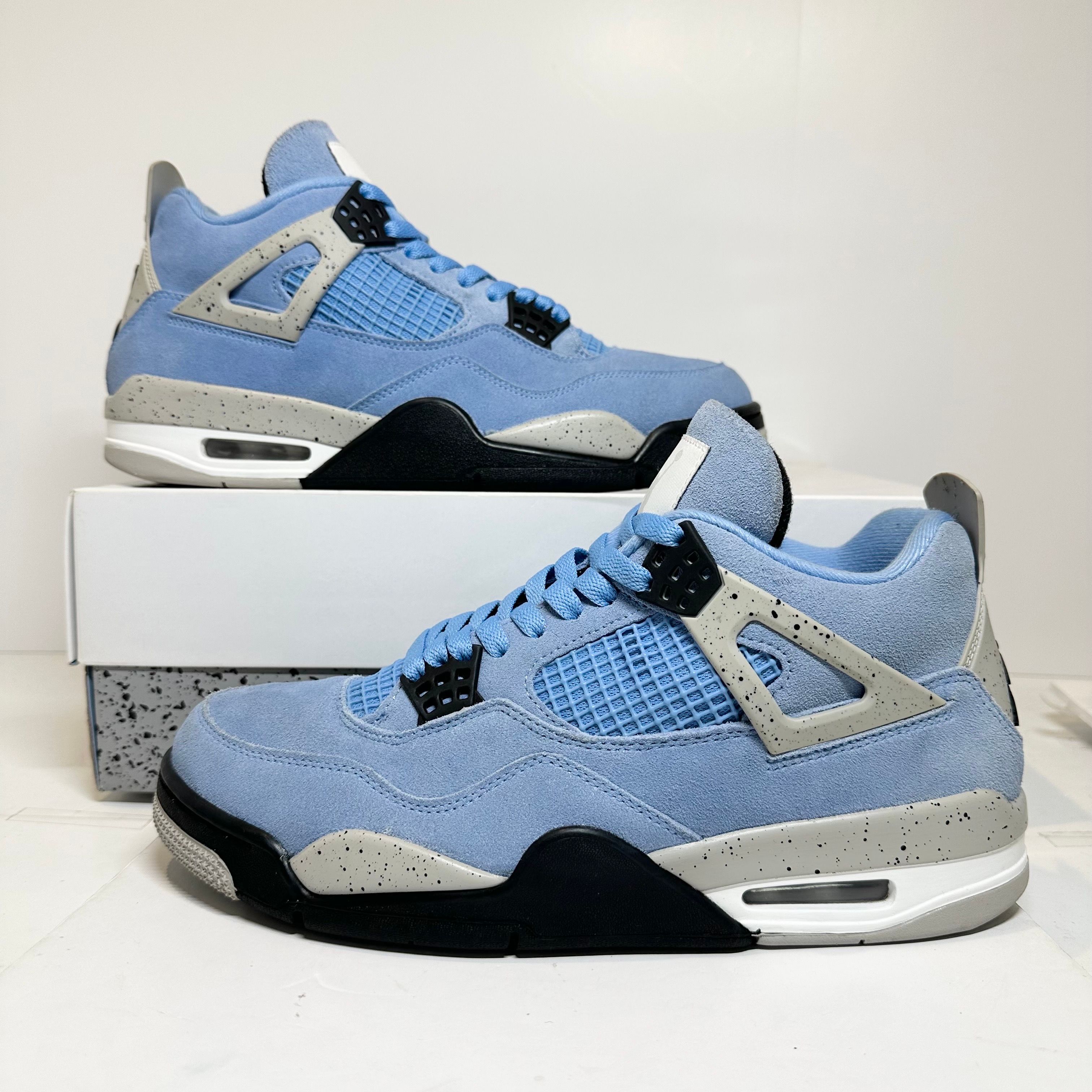Nike Air Jordan 4 "University Blue"