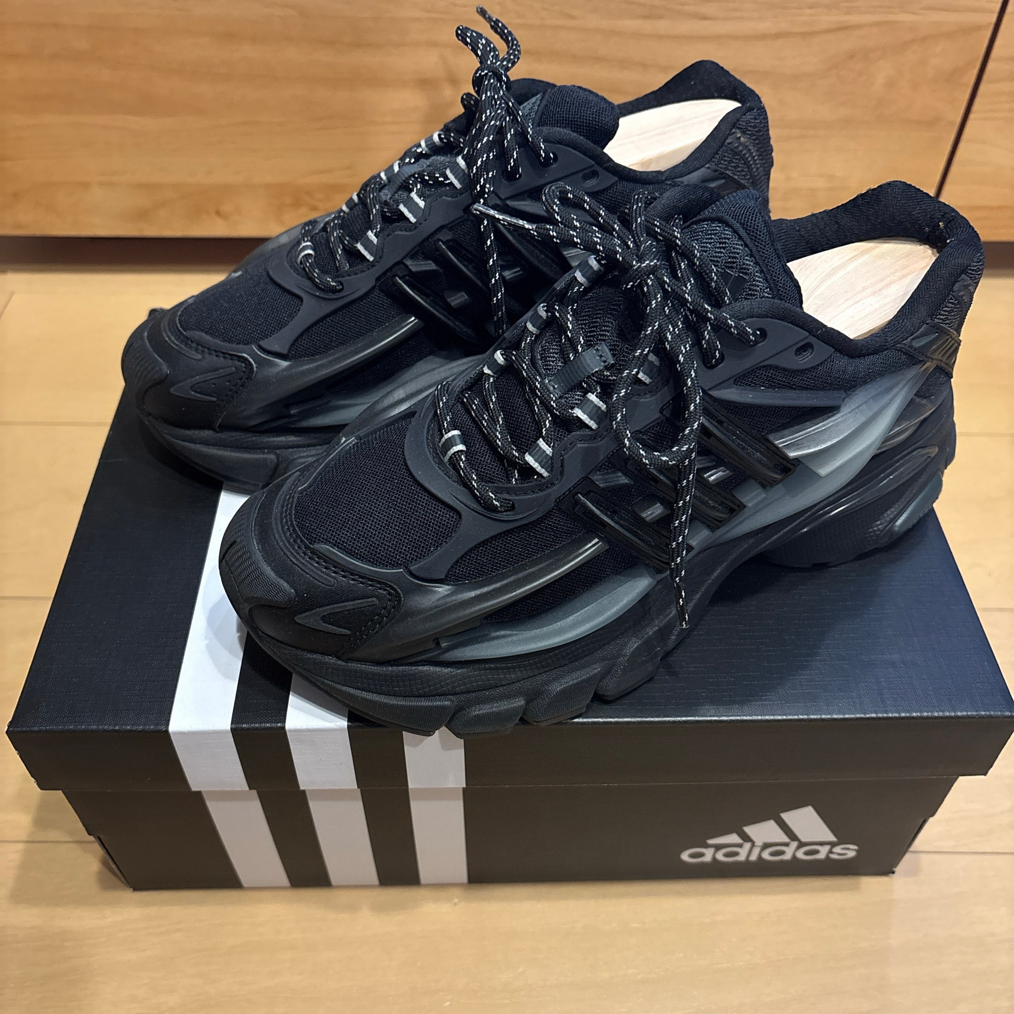 Pharrell Williams × adidas Jellyfish "Carbon/Core Black"