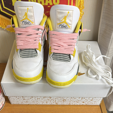 Nike Women's Air Jordan 4 Retro "Vivid Sulfur"