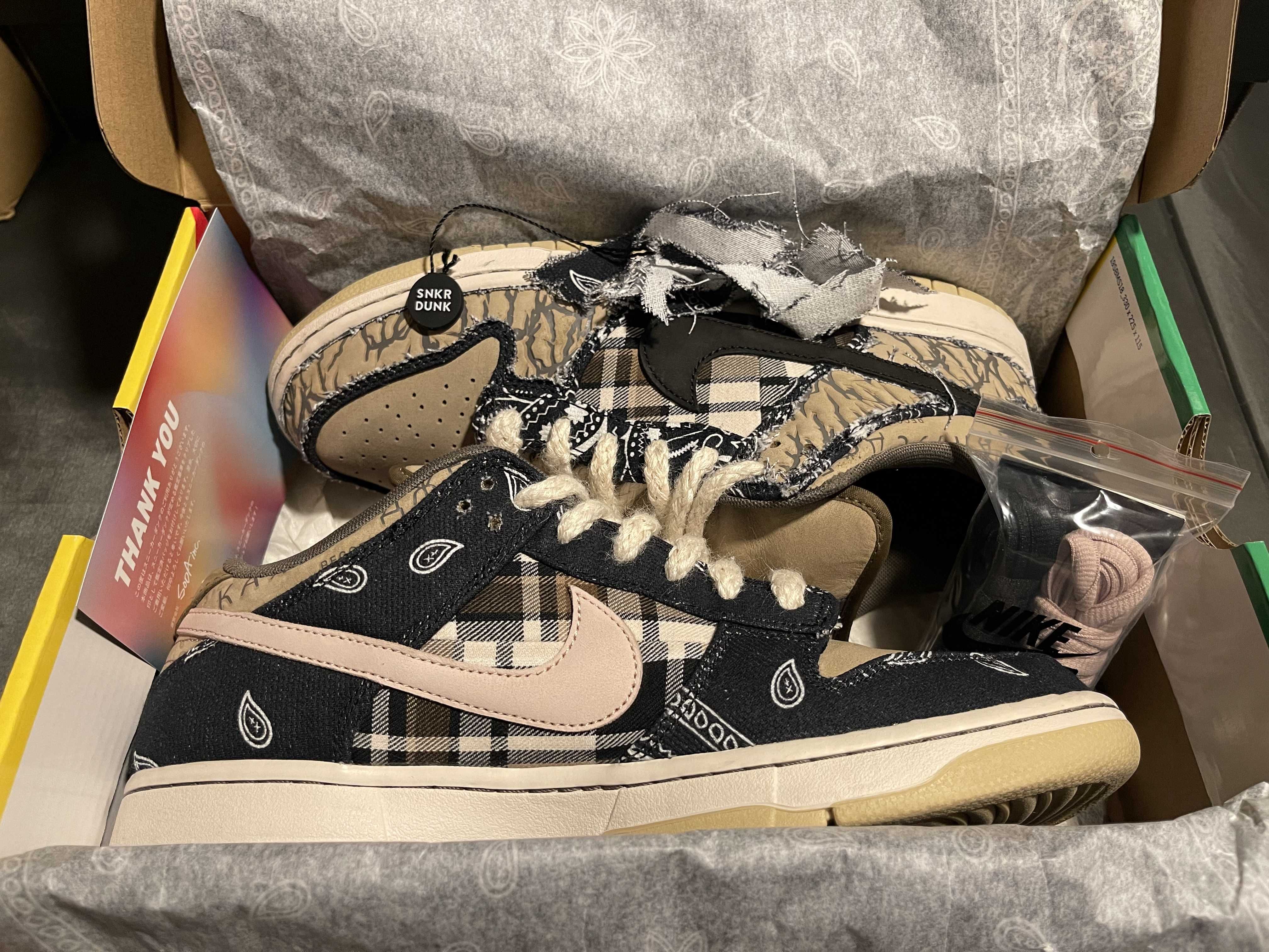Travis Scott × Nike SB Dunk Low "Black/Parachute Beige"
