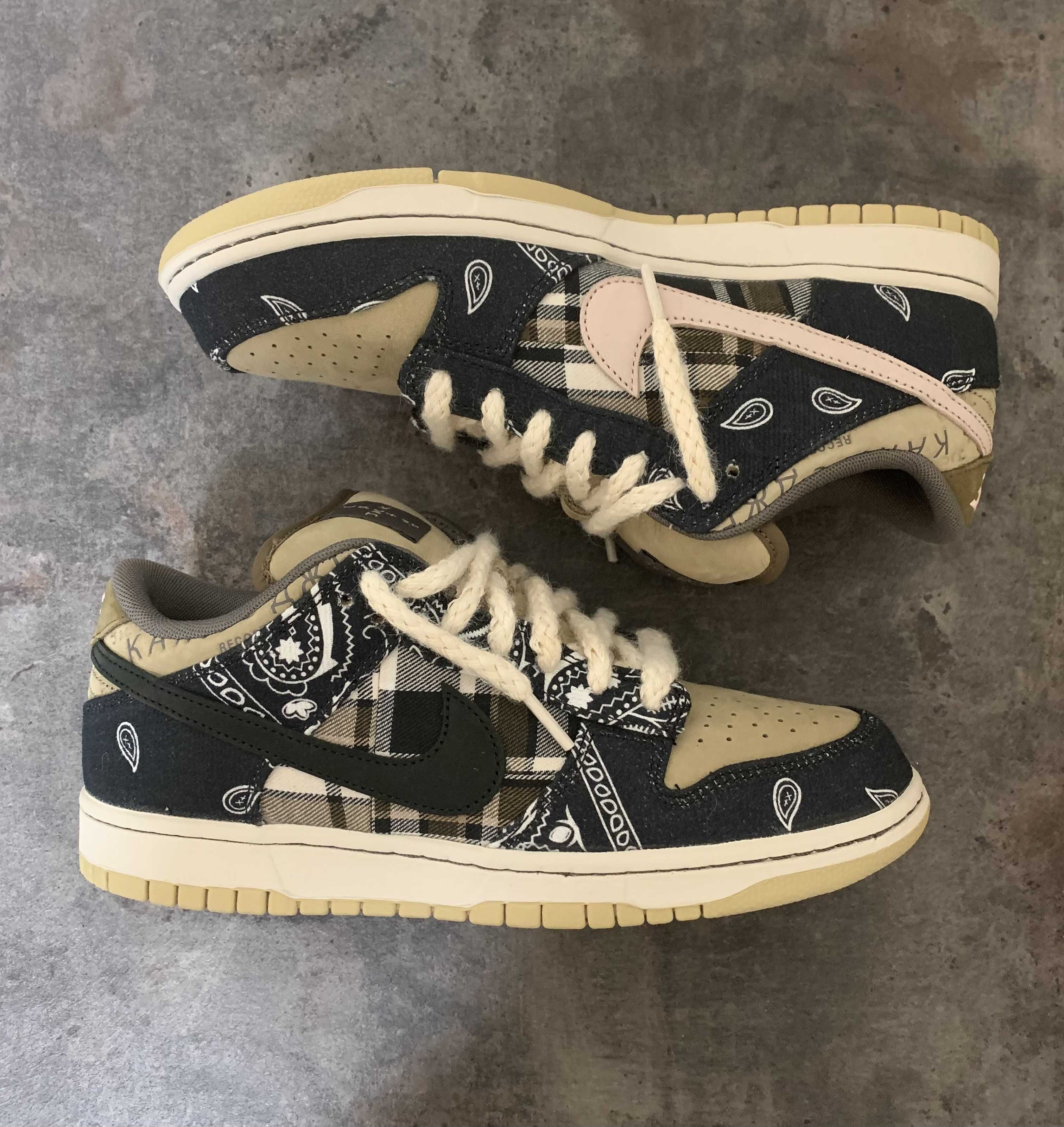 Travis Scott × Nike SB Dunk Low "Black/Parachute Beige"
