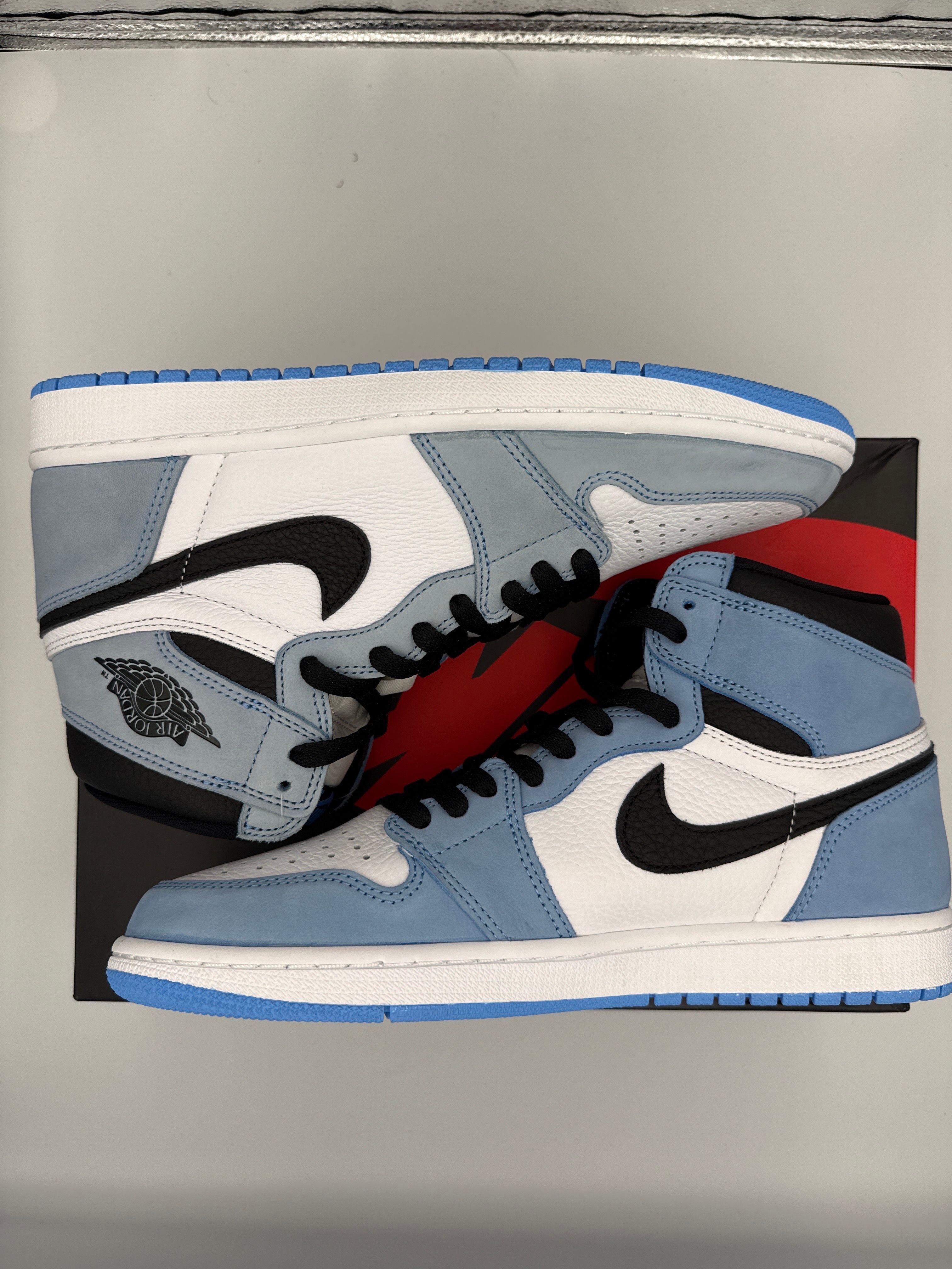 Nike Air Jordan 1 High OG "University Blue"