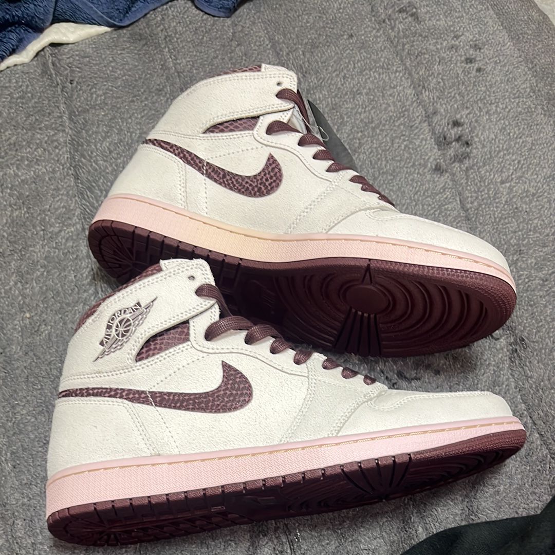 A Ma Maniere × Nike Air Jordan 1 Retro High OG "Sail and Burgundy"