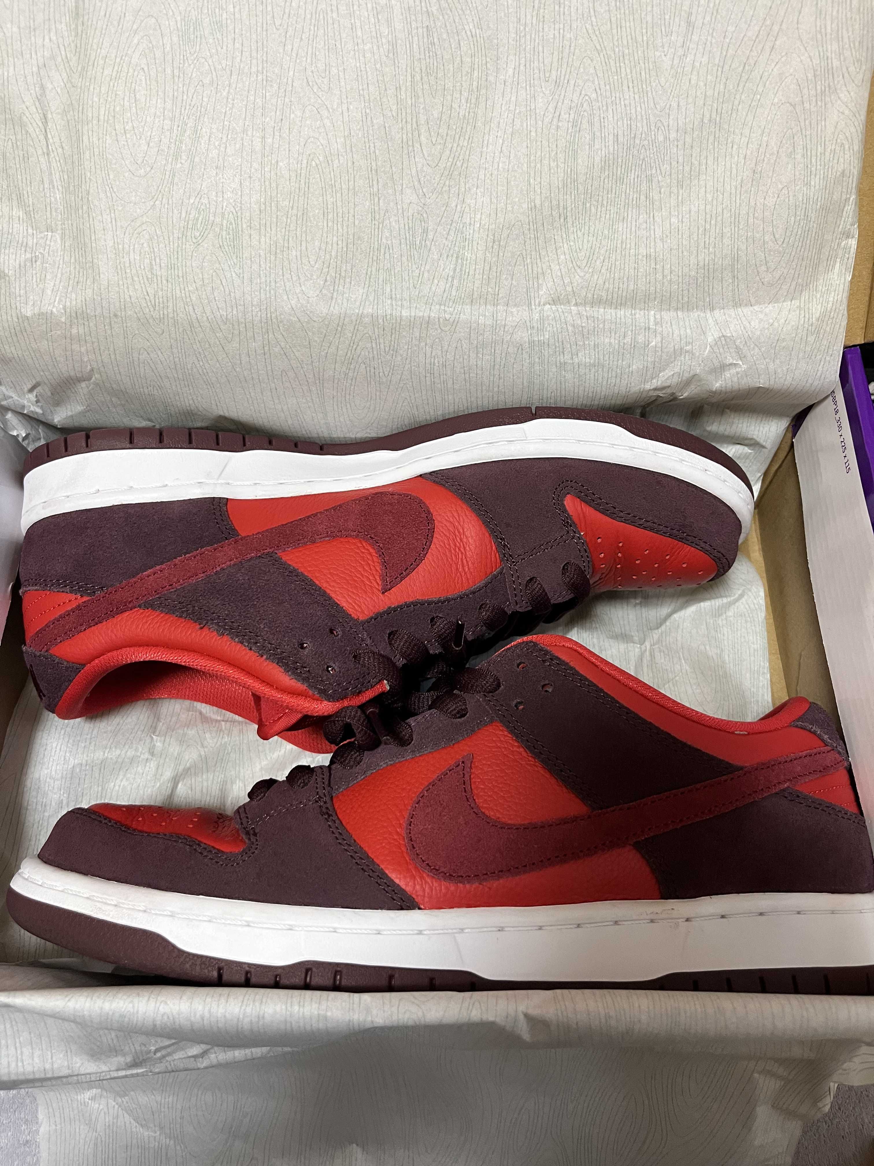 Nike SB Dunk Low "Cherry"