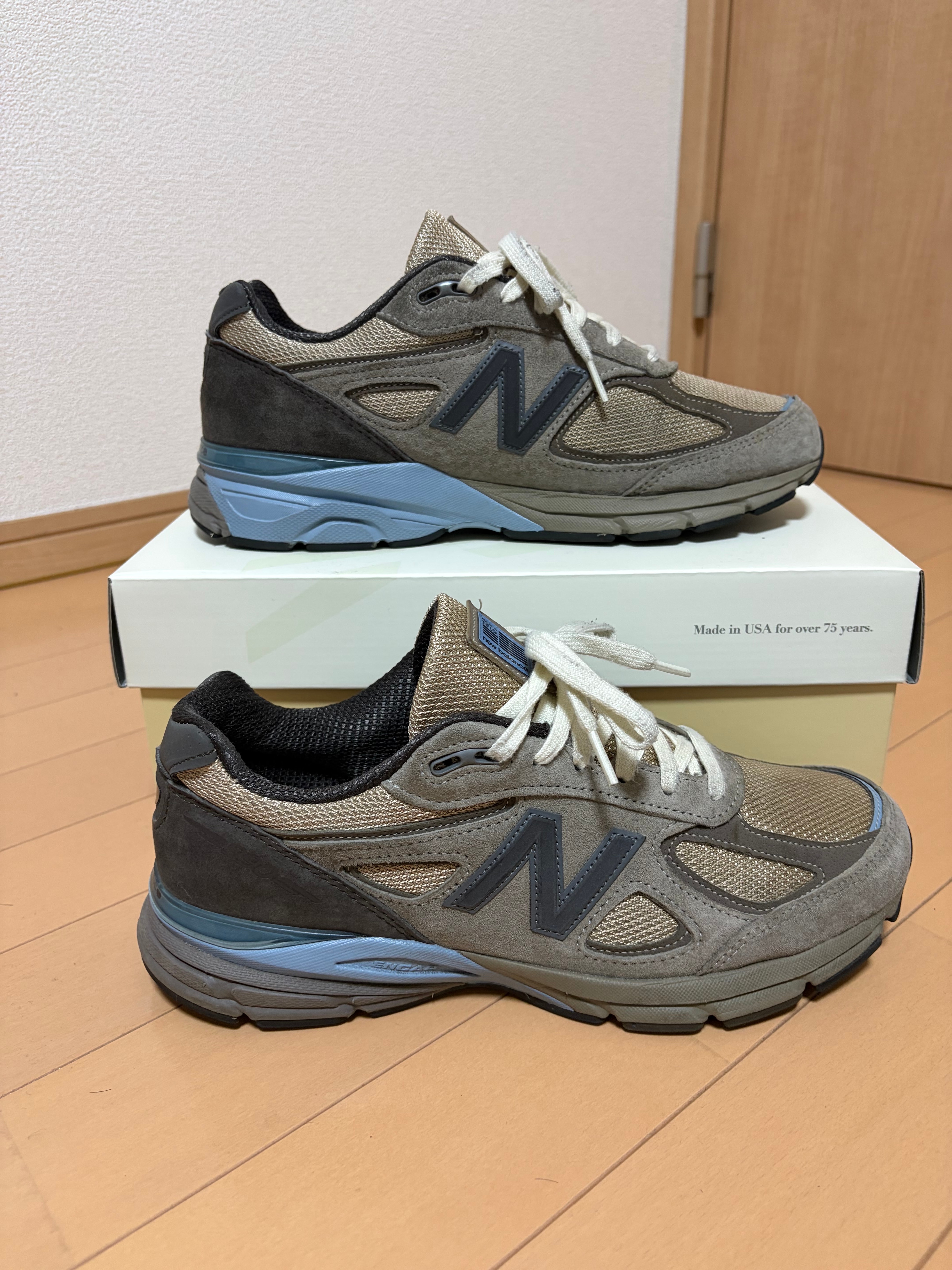 AURALEE × New Balance 990V4 "Taupe"