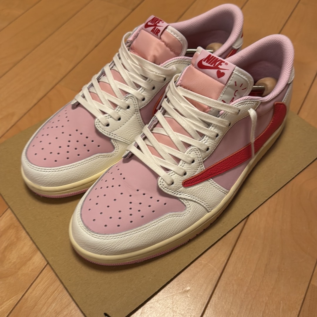 トラヴィススコット × ナイキ エアジョーダン1 レトロ ロー OG 