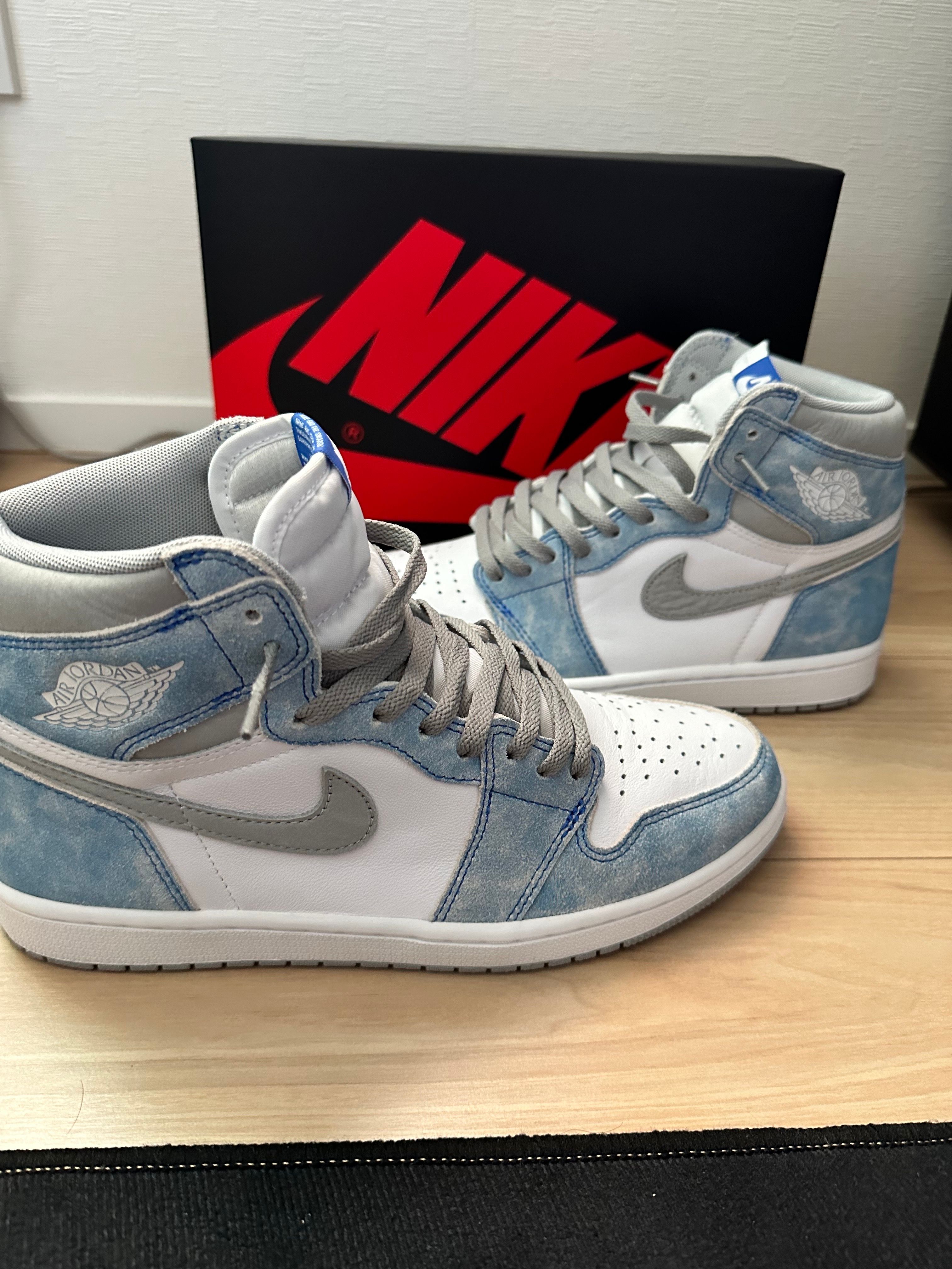 Nike Air Jordan 1 High OG "Hyper Royal"
