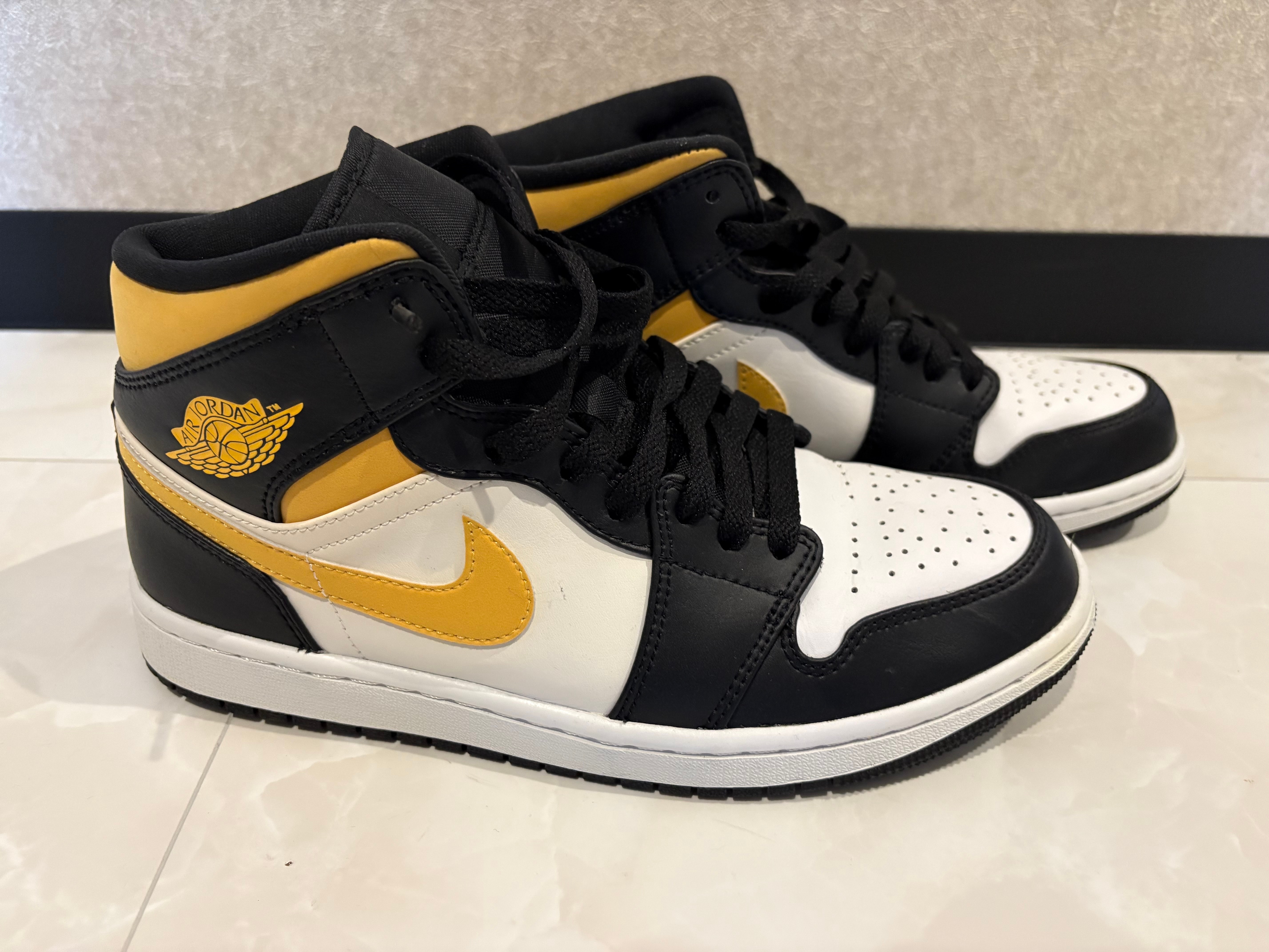 ナイキ エアジョーダン1 ミッド "ホワイト/パラン-ブラック"