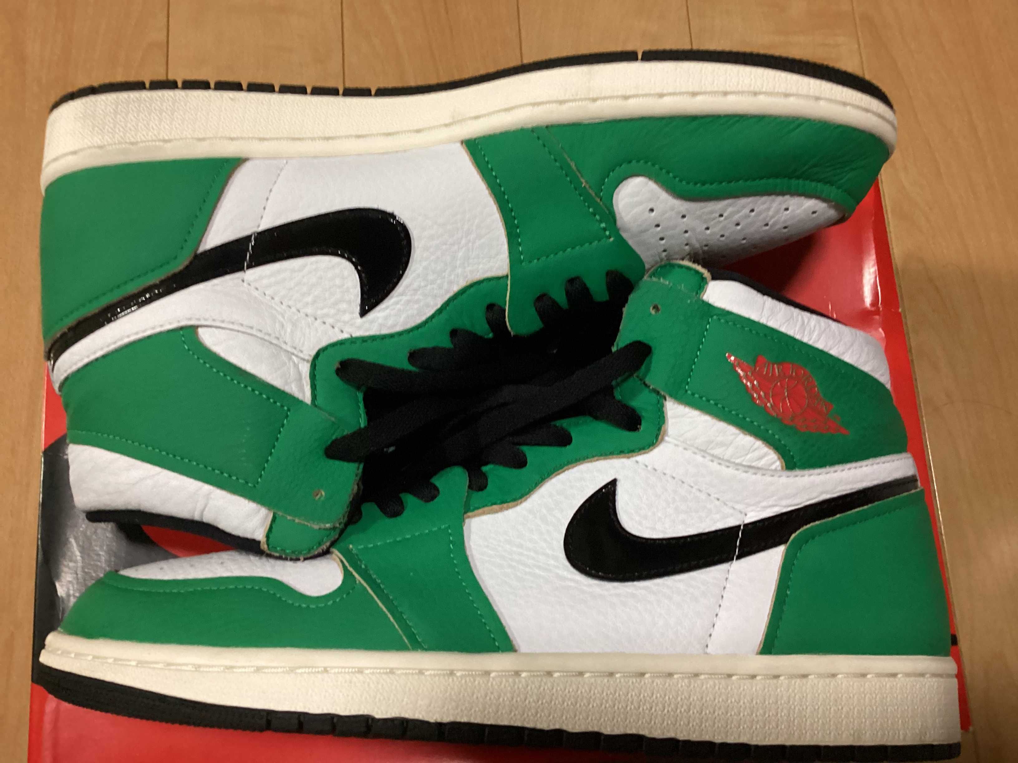 Nike Women's Air Jordan 1 High OG "Lucky Green/White-Sail-Black"