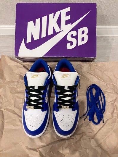 Supreme × Nike SB Dunk Low OG QS Gold Stars "White/Hyper Blue"